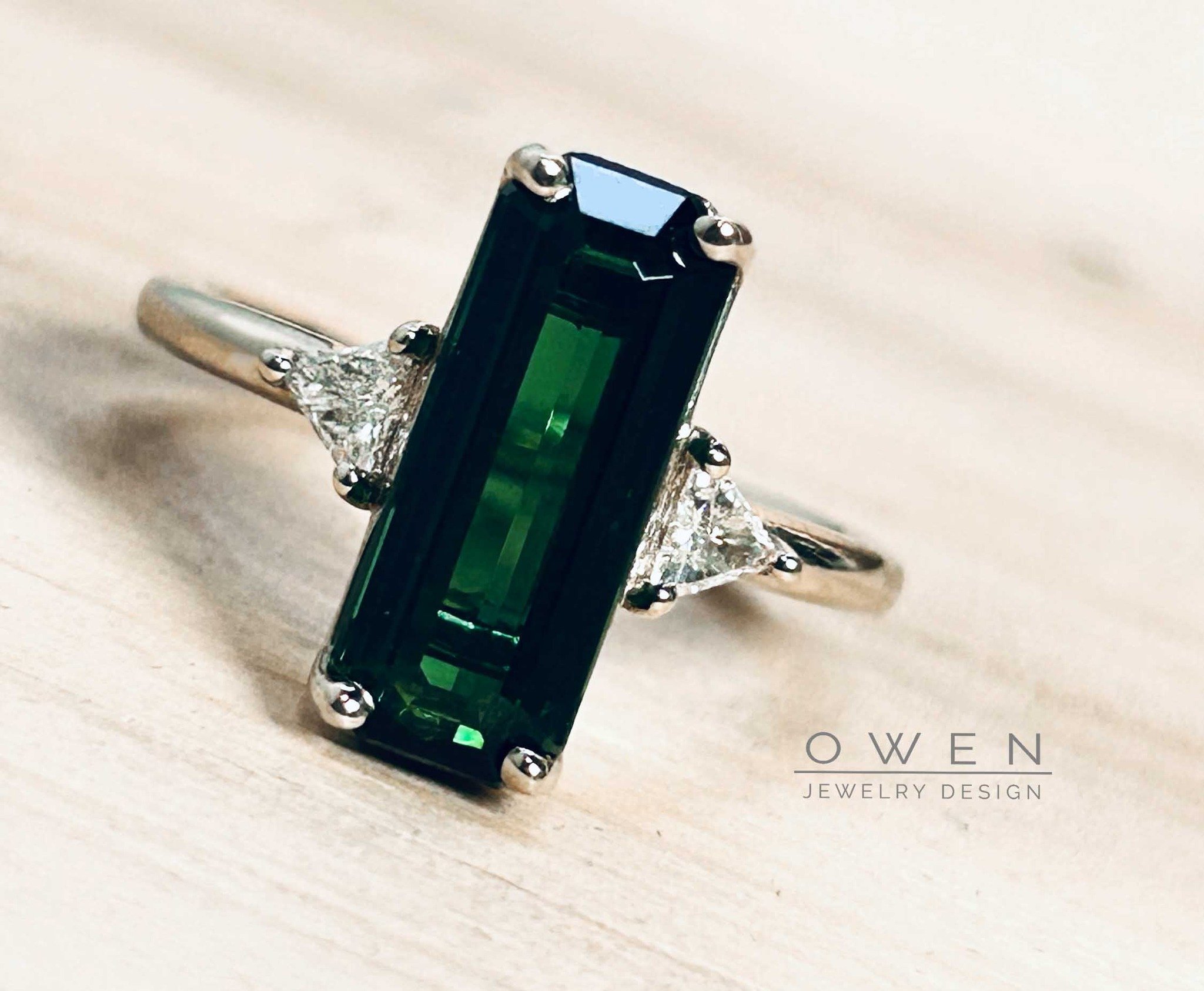 CUSTOM WHITE GOLD RING WITH A NATURAL BRAZILIAN TOURMALINE AND TRILLION SHAPE DIAMONDS.jpg