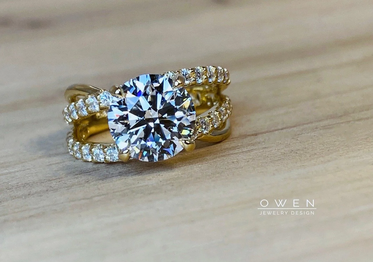 YELLOW GOLD RING WITH ROUND CUT DIAMONDS