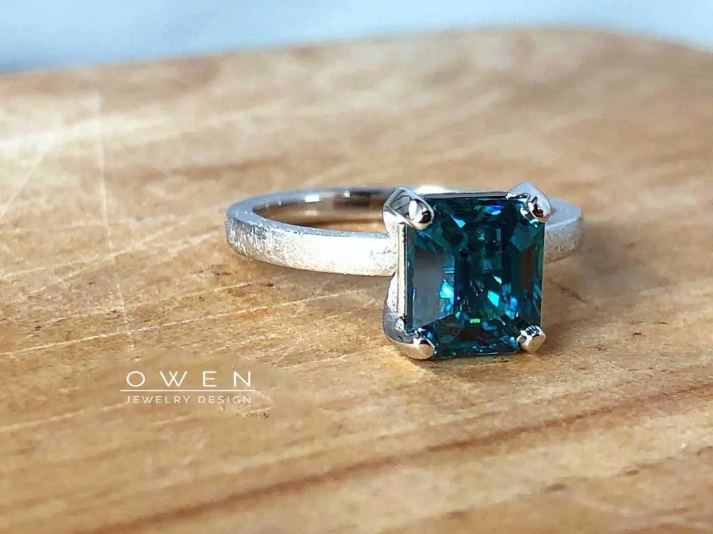 CUSTOM WHITE GOLD RING WITH A BLUE ZIRCON