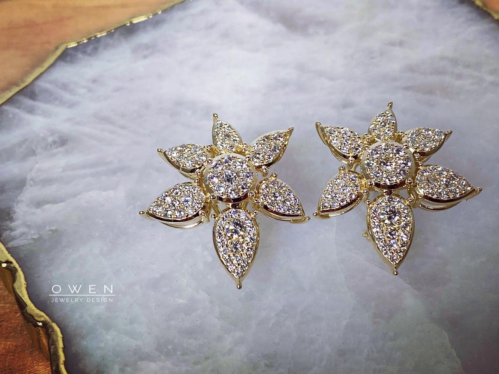 CUSTOM YELLOW GOLD EARRINGS WITH ROUND BRILLIANT CUT DIAMONDS.jpg