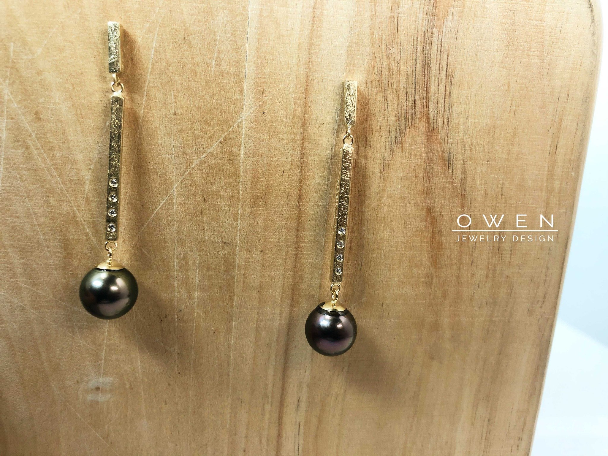 CUSTOM YELLOW GOLD EARRINGS WITH TAHITIAN CLACK PEARLS AND ROUND BRILLIANT CUT DIAMONDS.jpg