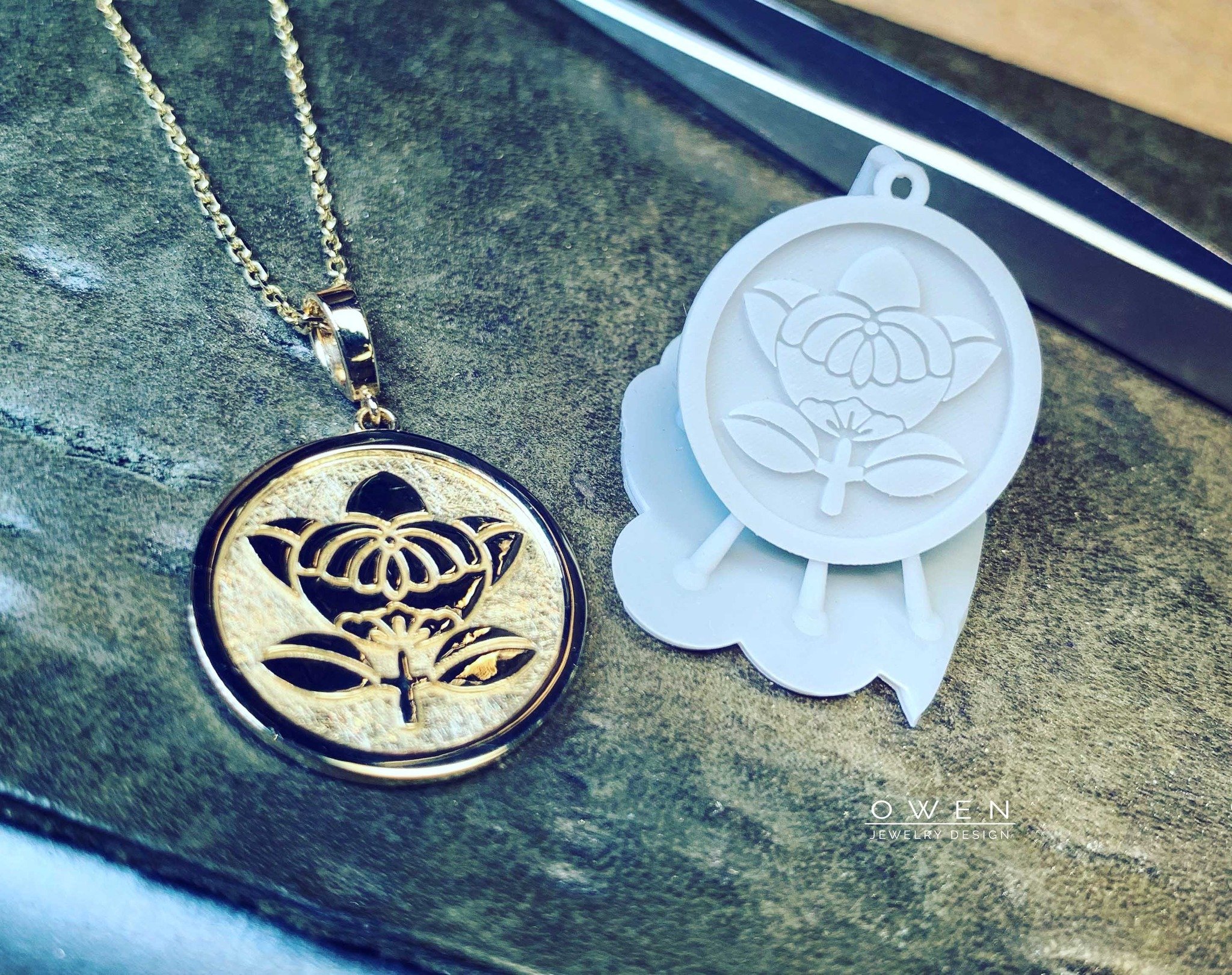 CUSTOM YELLOW GOLD FLOWER PENDANT