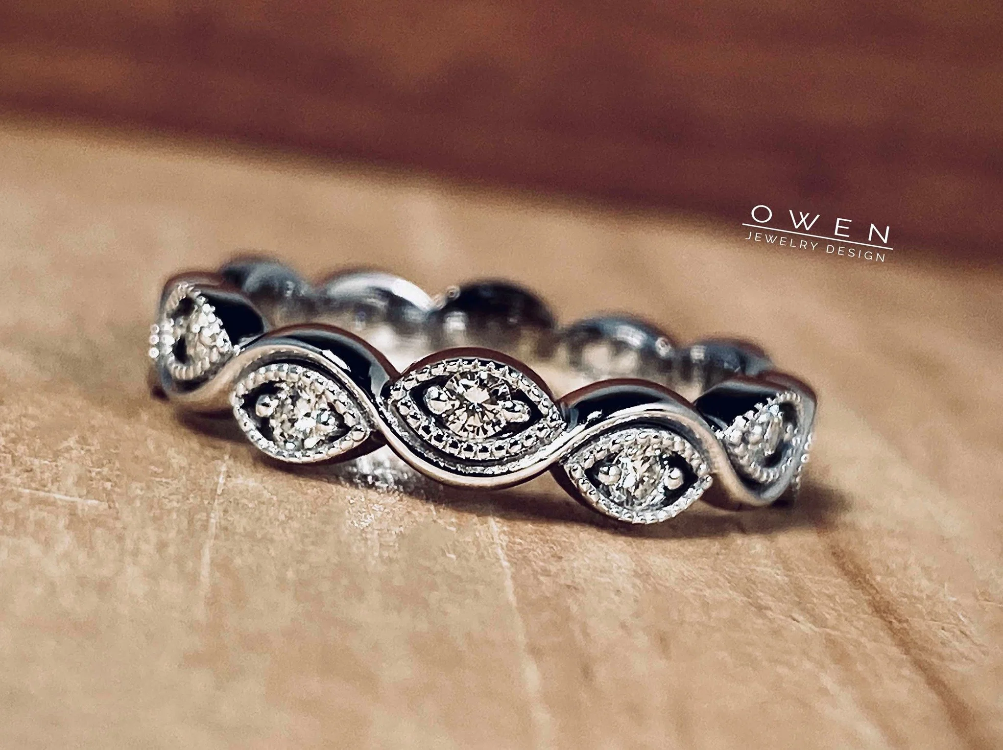 WHITE GOLD DIAMOND WEDDING BAND