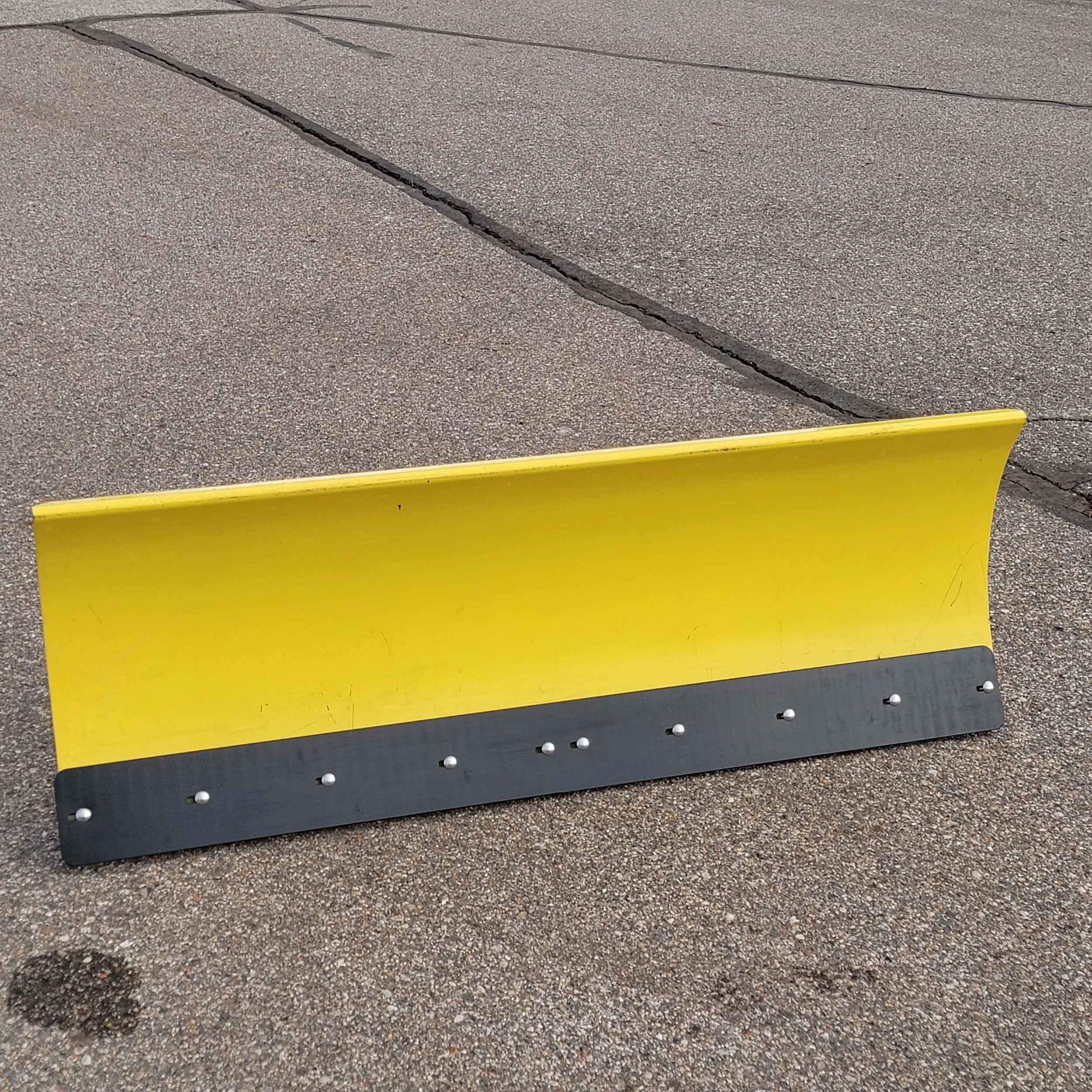 UHMW frt mt with carriage bolts.jpg