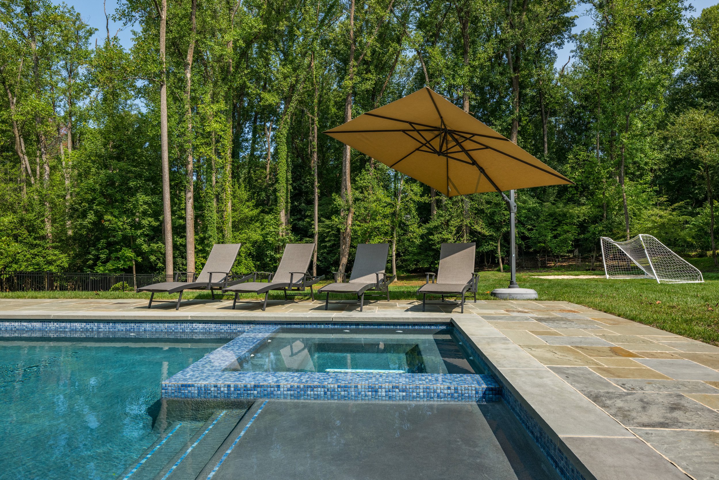 How to Find a Reliable Pool Builder for Your Installation