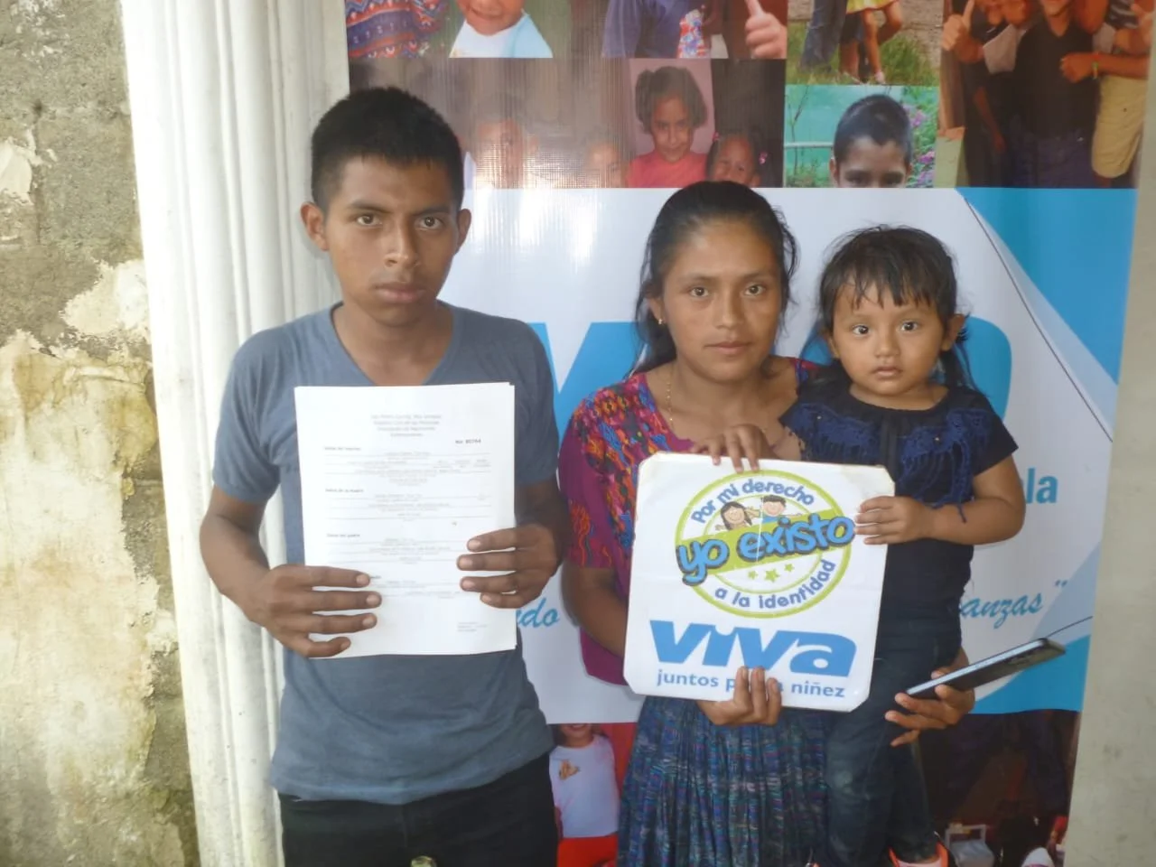  A family whose child now ‘exists’. Photo credit: Viva Juntos por la Niñez Association, Guatemala 