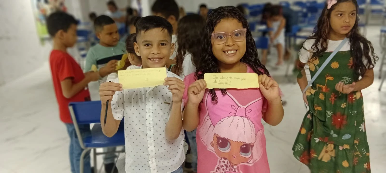 Children praying in Brazil
