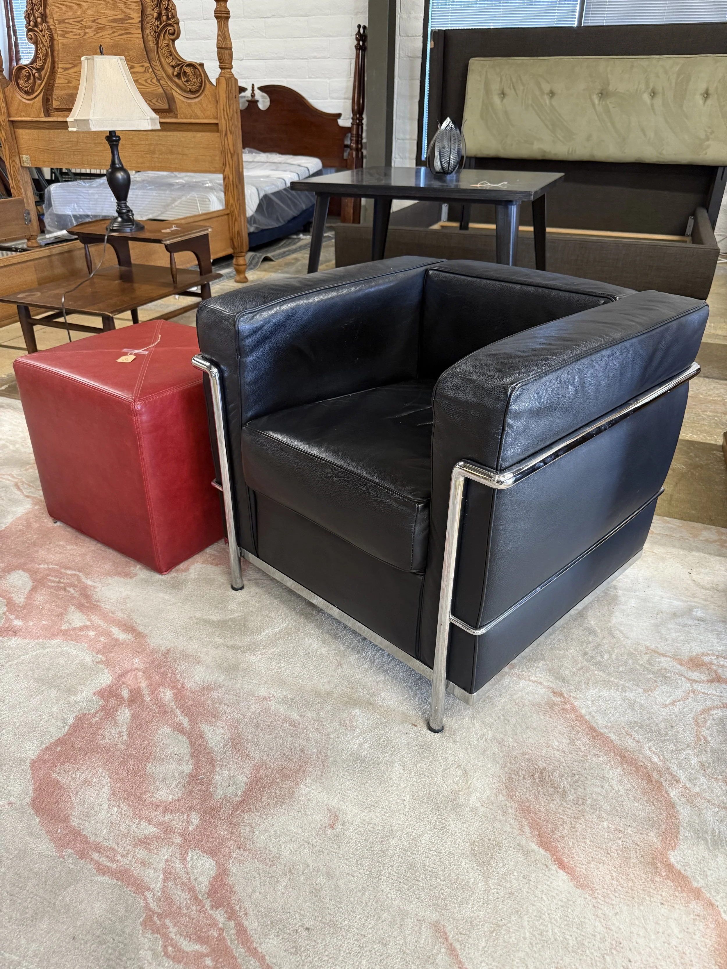 Cassina LC2 Grand Confort, petit modèle armchair Chrome, Leather: $299