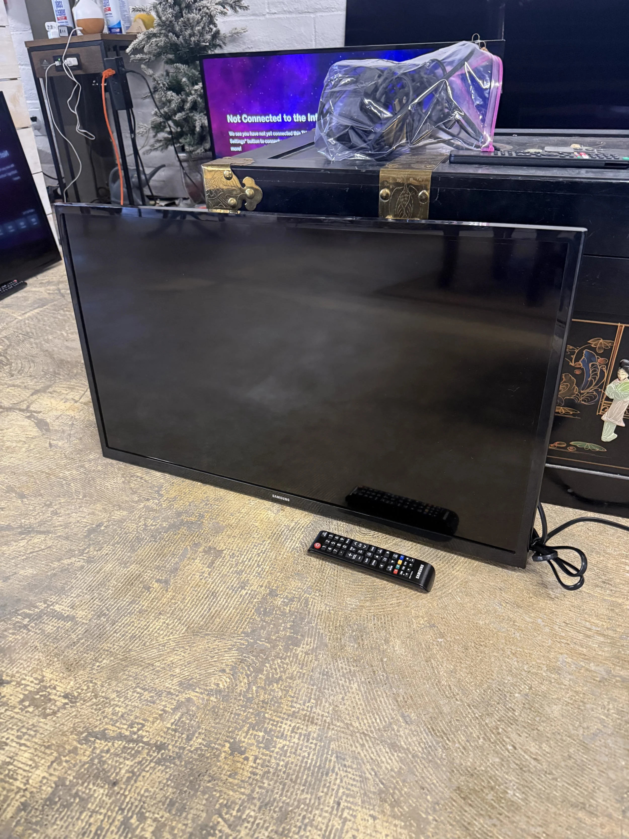 32-inch Samsung Smart LED TV: $50