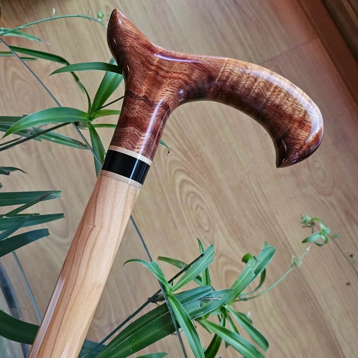 Exotic-wood-walking-cane-The-Navigator.jpg