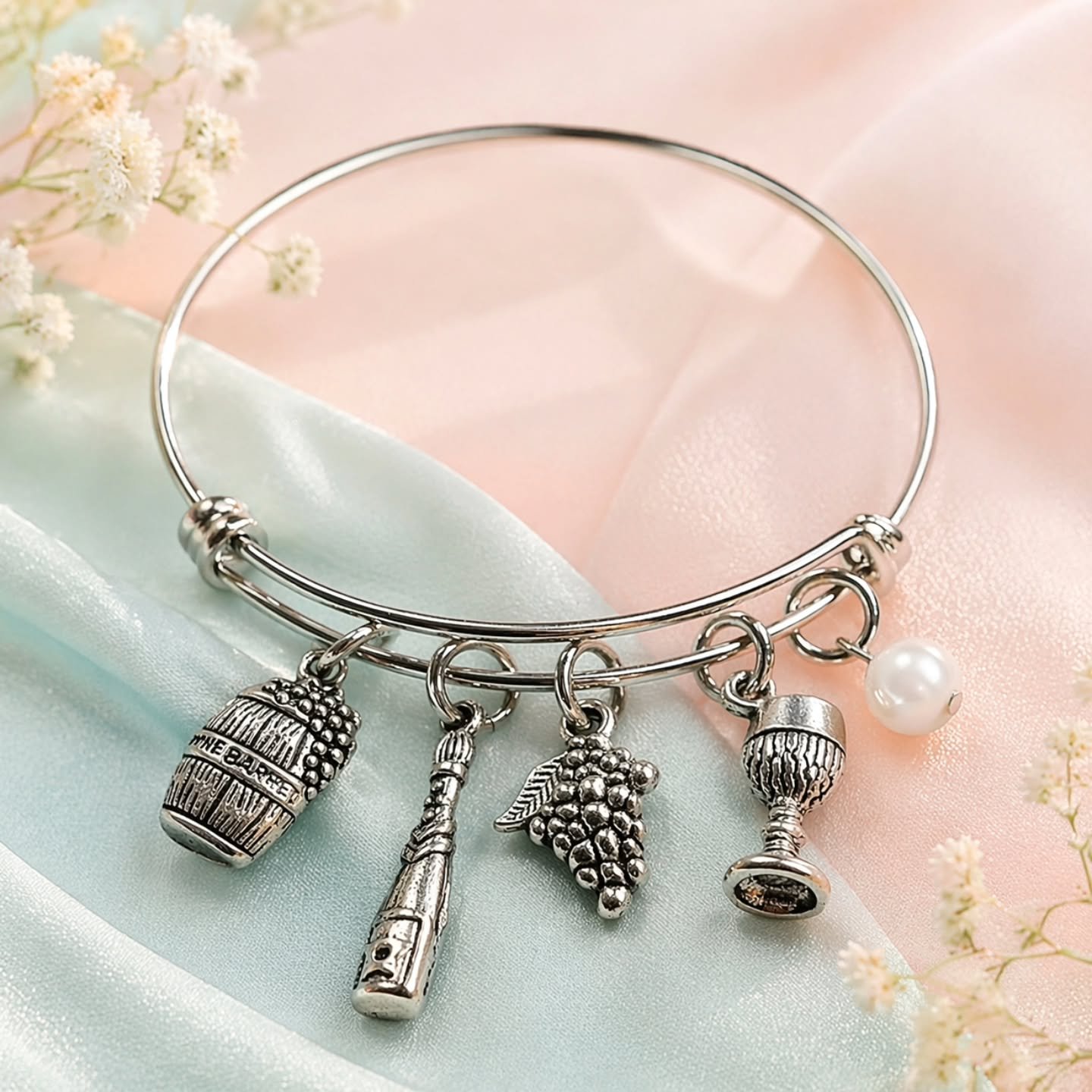A toast to life's beautiful moments, in every detail.

Hand crafted💎
Pearl wine bracelet on an expandable stainless steel bangle.

#1213jewelry #winelovers🍷 #wine #weddings #bridetobe