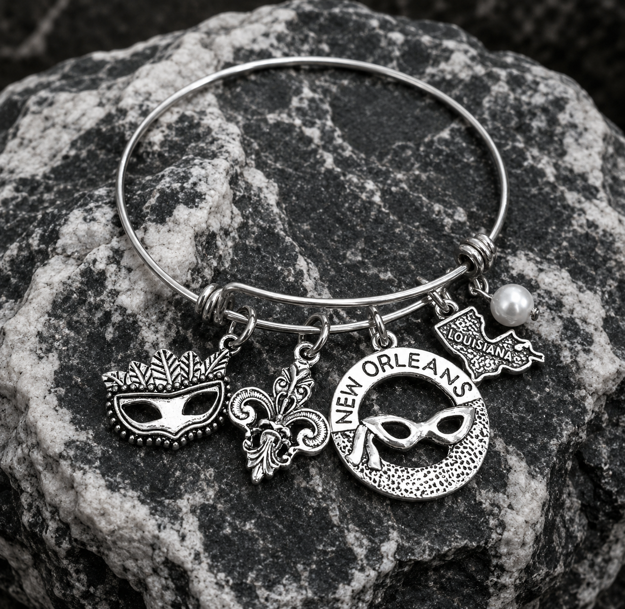 New Orleans Fleur De Lis Pearl Bracelet Rock ChatGPT.png
