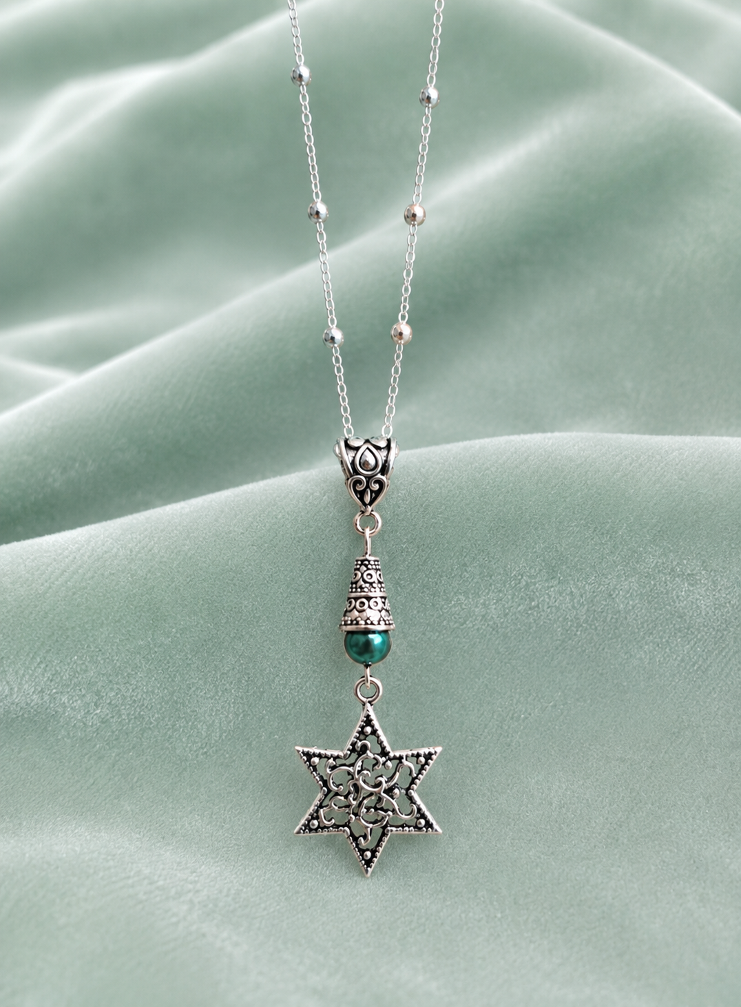 Star Of David Necklace Green Velvet Plain ChatGPT.png
