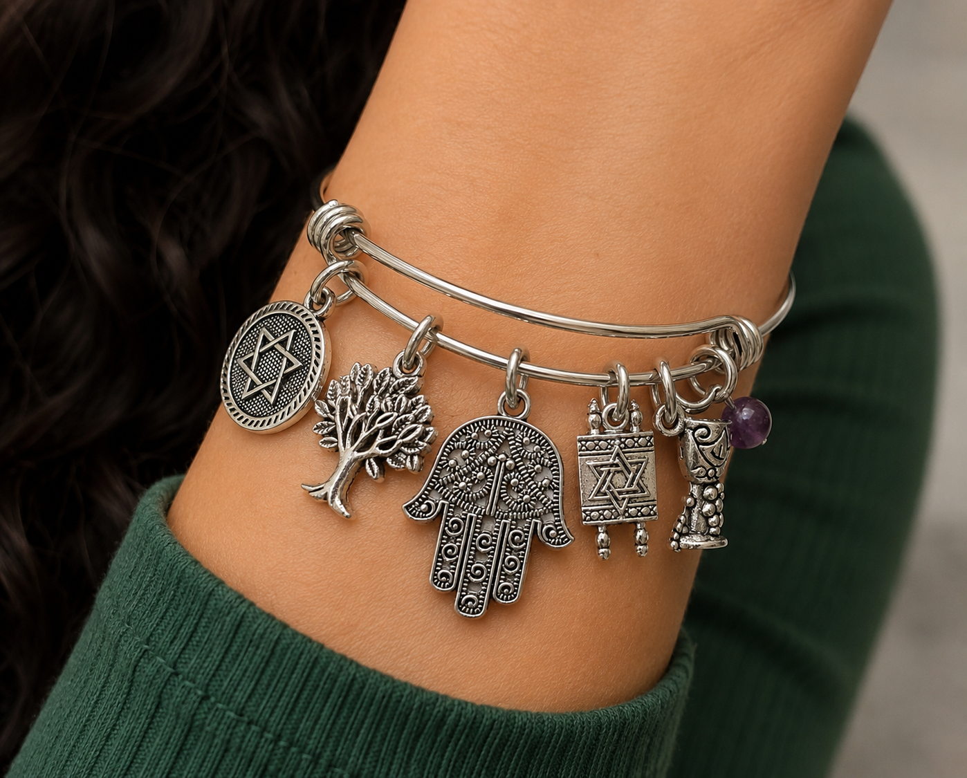 Jewish Amethyst Bracelet Close Model ChatGPT.png