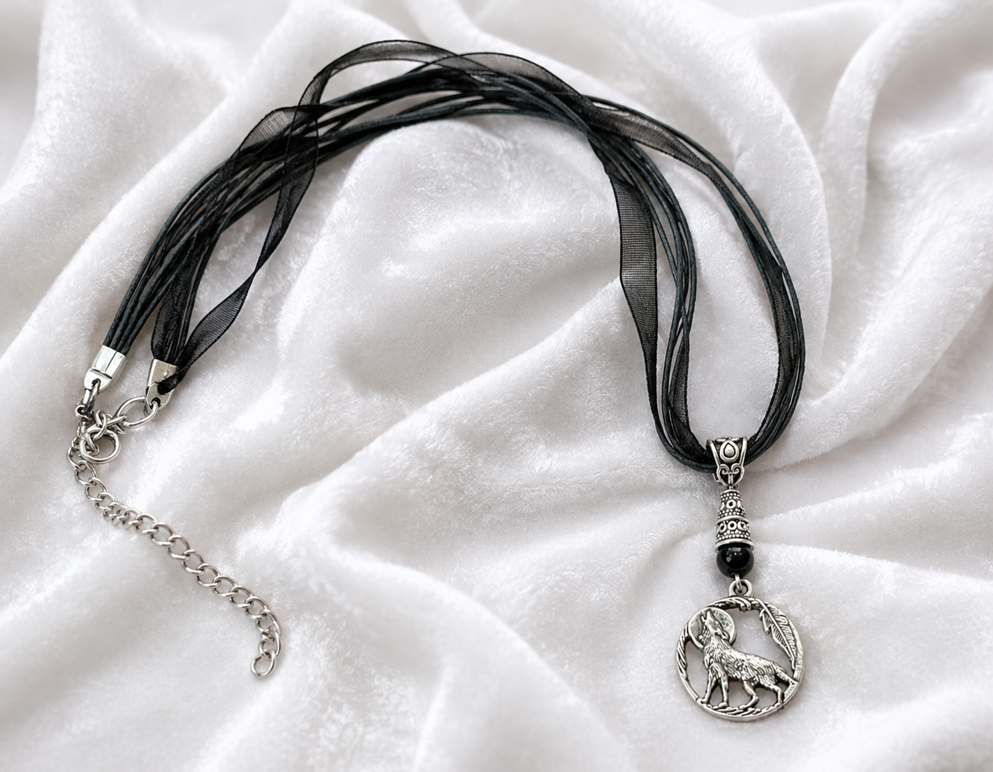 Wolf Onyx Ribbon Necklace Velvet ChatGPT.png