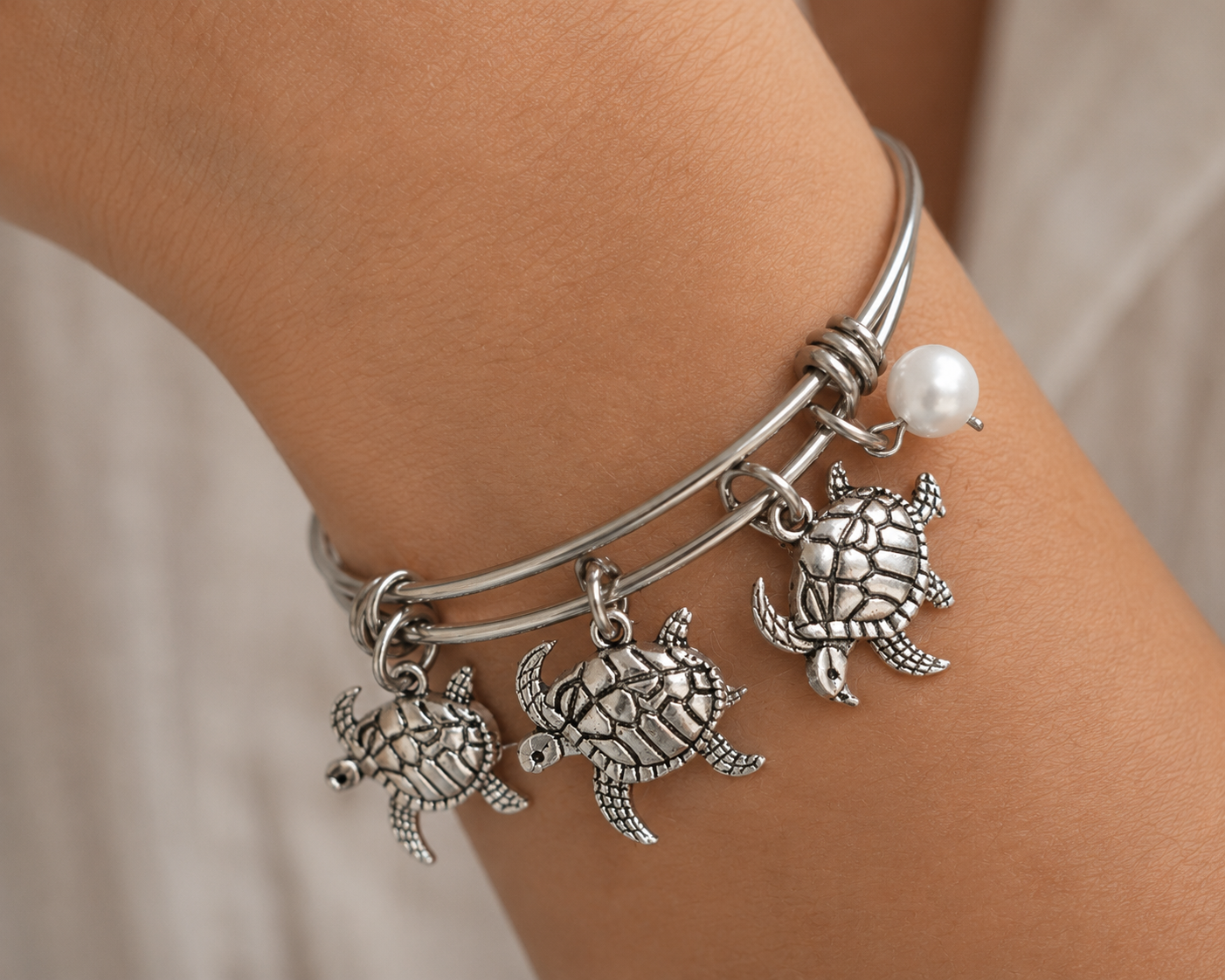 Turtle Pearl Bracelet Close ChatGPT.png