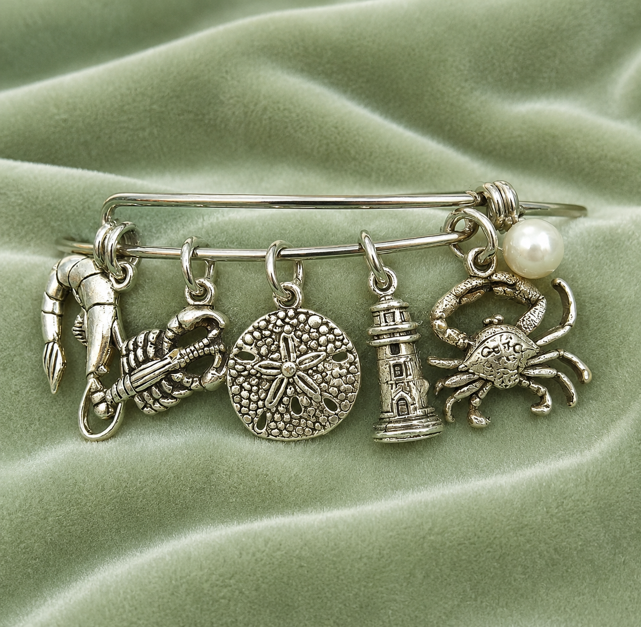 Beach Pearl Bracelet Green Velvet ChatGPT.png
