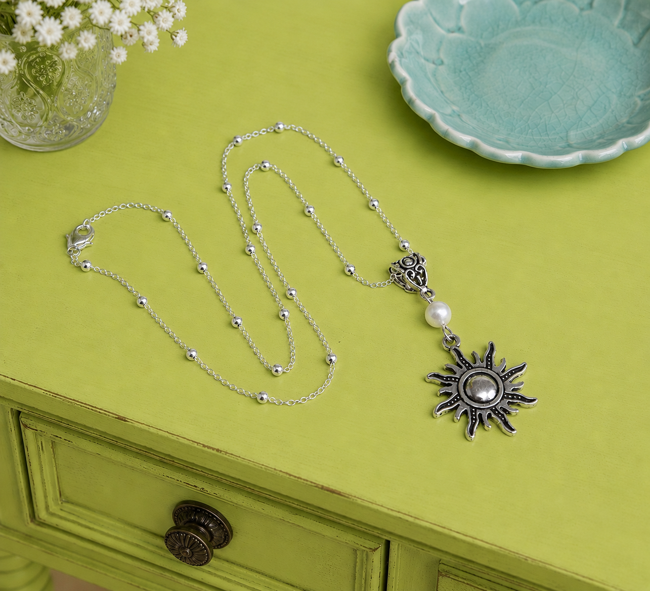 Sun Pearl Necklace Dresser CafeGPT.png