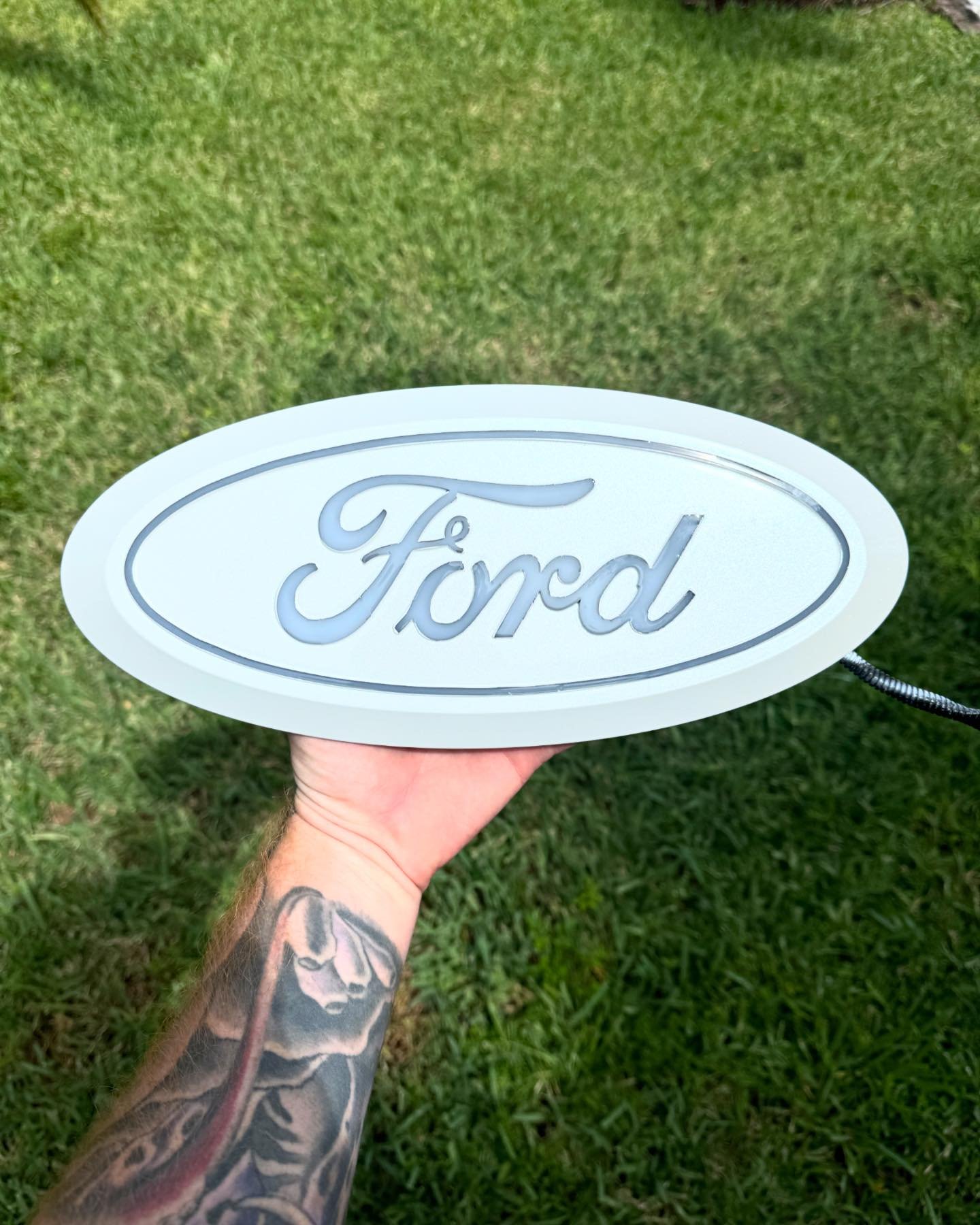 2017-2022 Ford SuperDuty Non Camera Painted Front Light Up Badge! @putcoinc 
Check out our other pages
💀 outlawledspaint 💀
💀 outlawledsoffroad 💀
💀 outlawledsmarine 💀
🌴Located in Cape Coral Florida🌴
🔥Light It Up With OutlawLEDs #LightItUp🔥
?