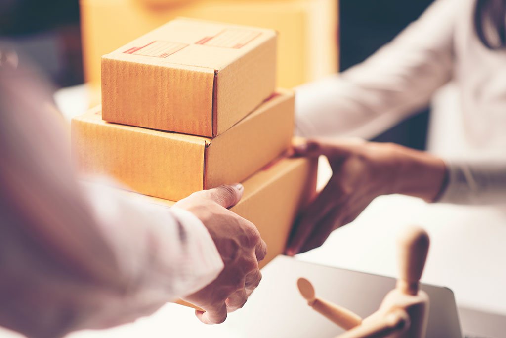 parcel-delivery-with-good-depth-field.jpg