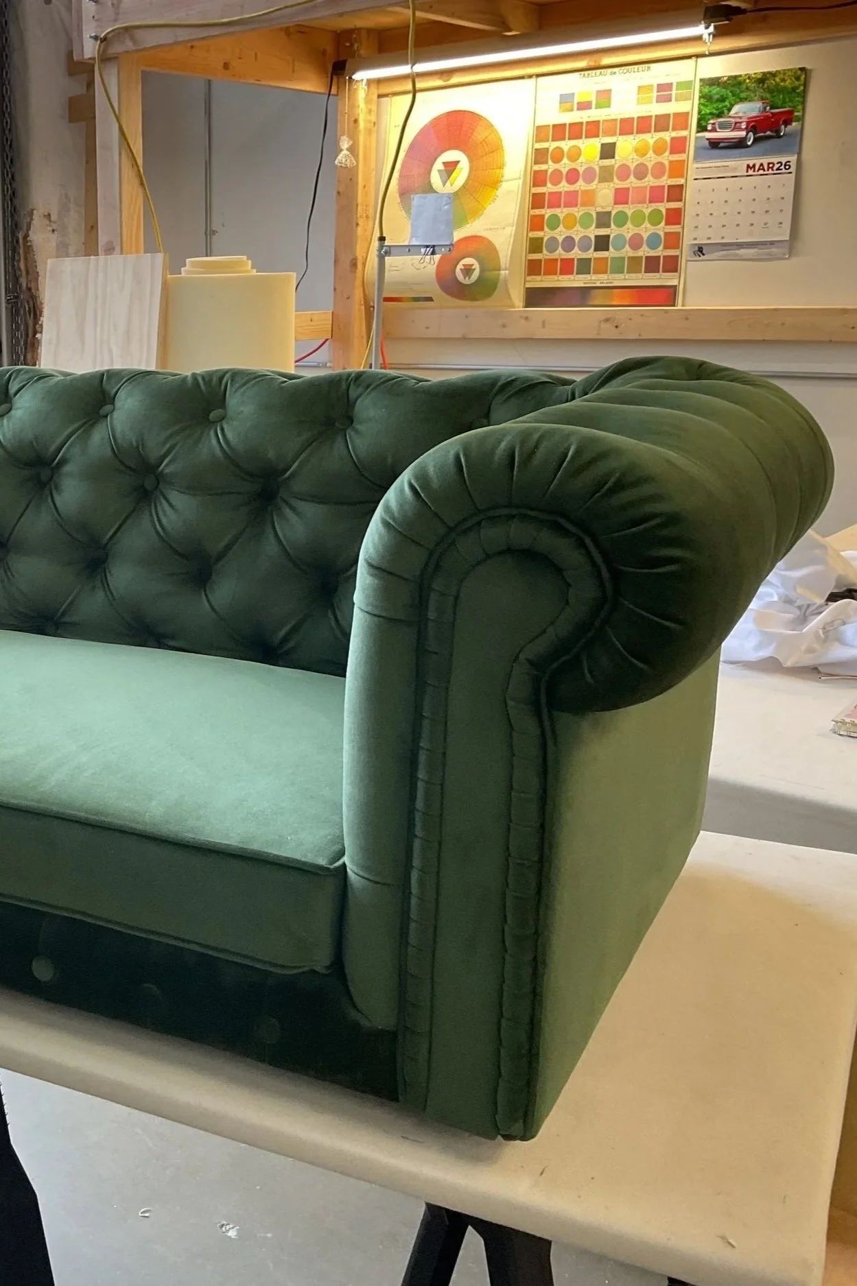 chesterfield pet bed, tufting and roll arm