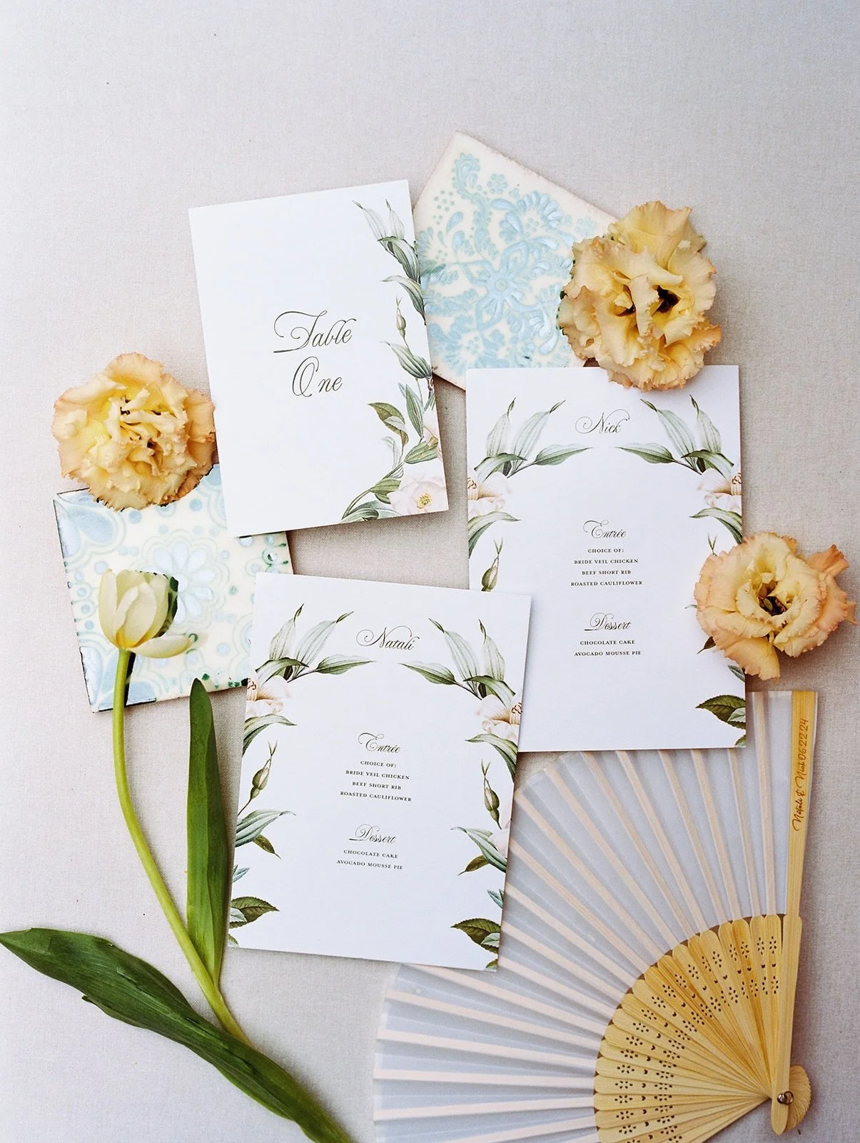 These greenery inspired wedding menus looked perfect at this wedding venue 🇲🇽 They were inspired by the couples florals, and were inspired by their wedding invitation 💌 Swipe right to see 👉🏼 

Day Of Paper | Wedding Day Paper | Custom Wedding St