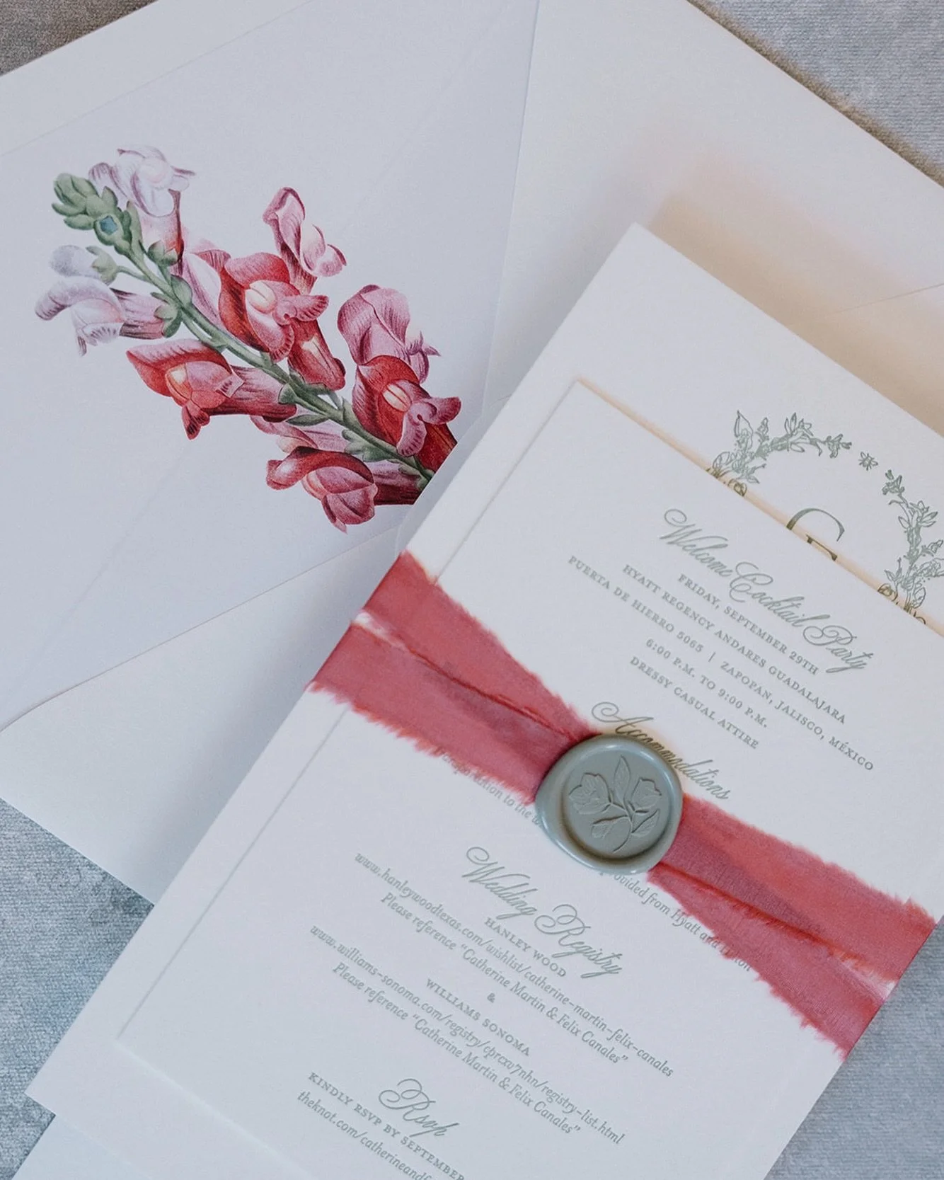 Pink &amp; green 💚🩷 one of my favorite color combinations for wedding invitations 💌
-
#weddinginvitation #customweddinginvitations 
#weddingpapergoods #letterpressinvitation 
weddingpaper