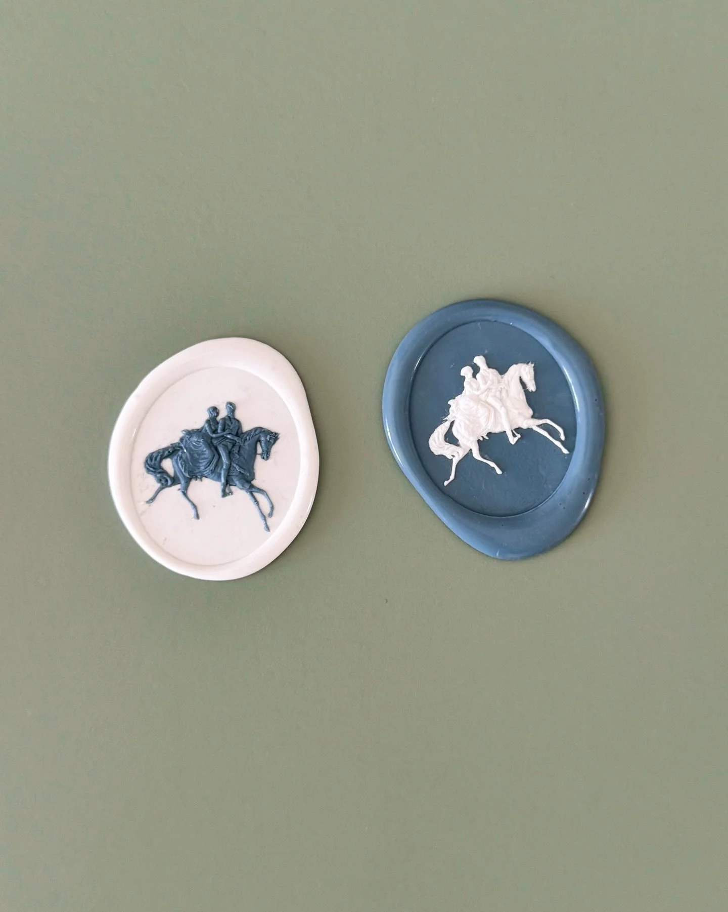 My favorite wax seal for weddings 💌

Wax Seal Stamp | Wedding Invitation | Custom Wedding Stationery | Bespoke Wedding Suite

#waxsealstamp #weddingstationery #waxsealing #waxseal #paperlove