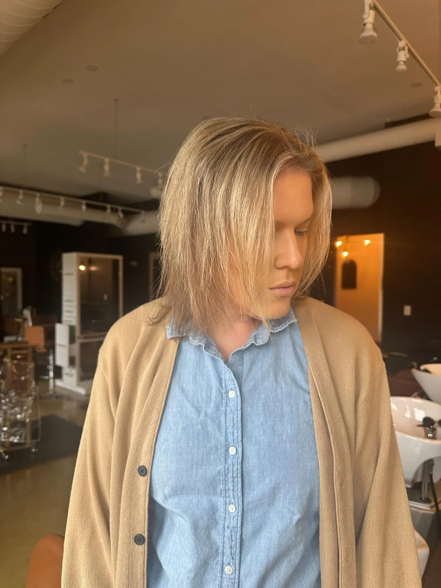 Swipe&gt;&gt;&gt;✨ THE BLONDE OBSESSION TRANSFORMATION ✨
A seamless, dimensional blend using yours truly &mdash; TBO Luxury Hair Extensions 💫

This gorgeous transformation was created using the shades Penthouse, Runway, and Madison for the perfect n
