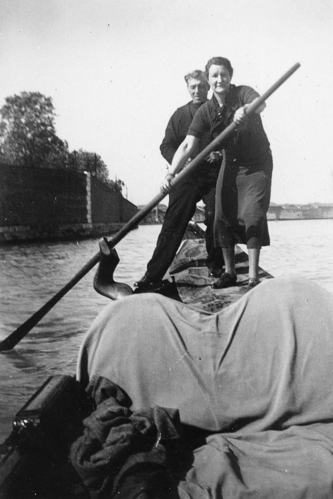  Virginia Hall bypassing the hundreds of bridges of Venice. Lorna Catling Collection 