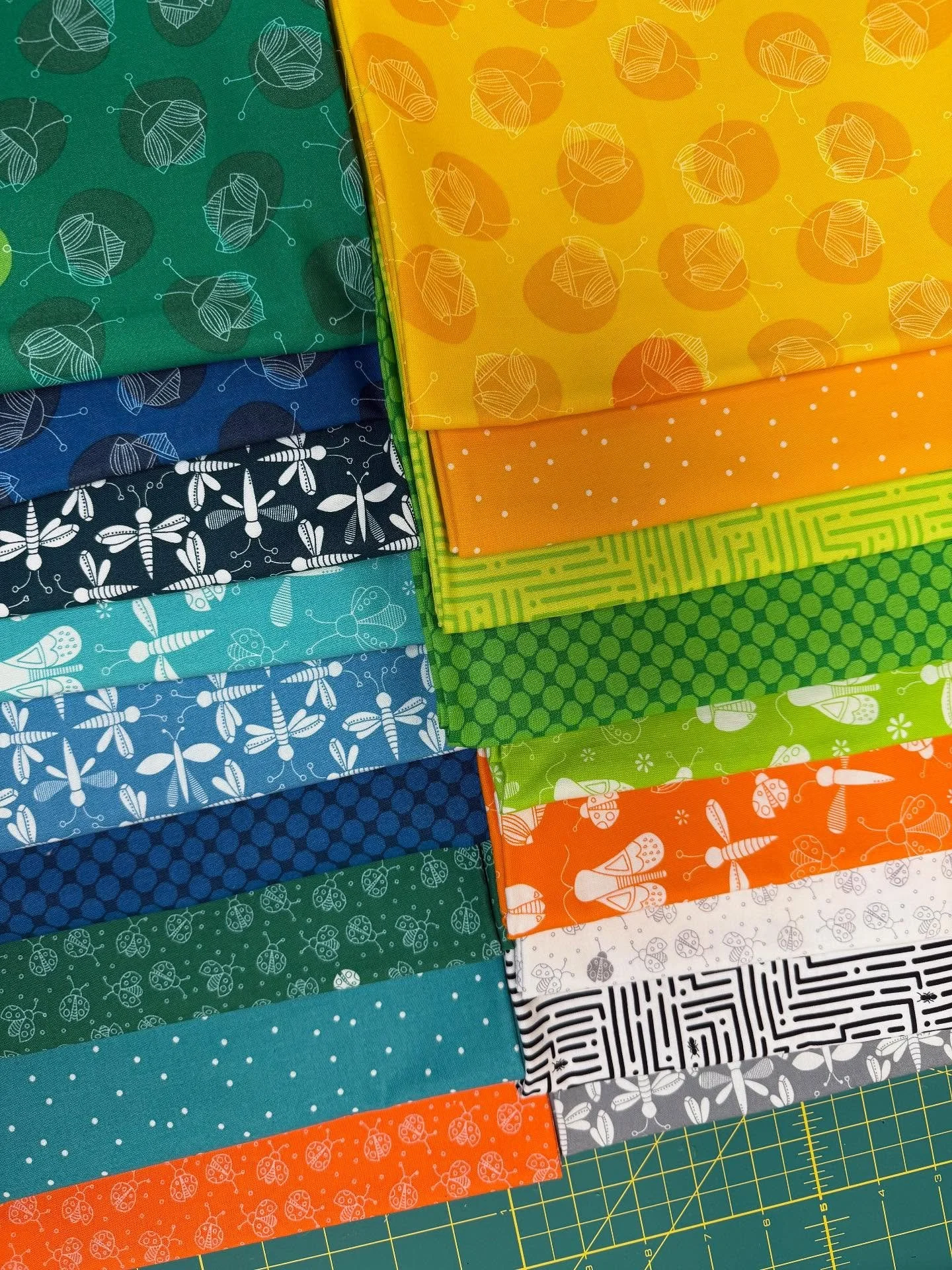 Look at this bright folded pile of deliciousness on my cutting table! These beauties are the Lucky Bugs collection by Sugaridoo from @benartex_fabrics and I have plans for them! 
1️⃣ I&rsquo;m joining the Octadots QAL starting today (find out the det