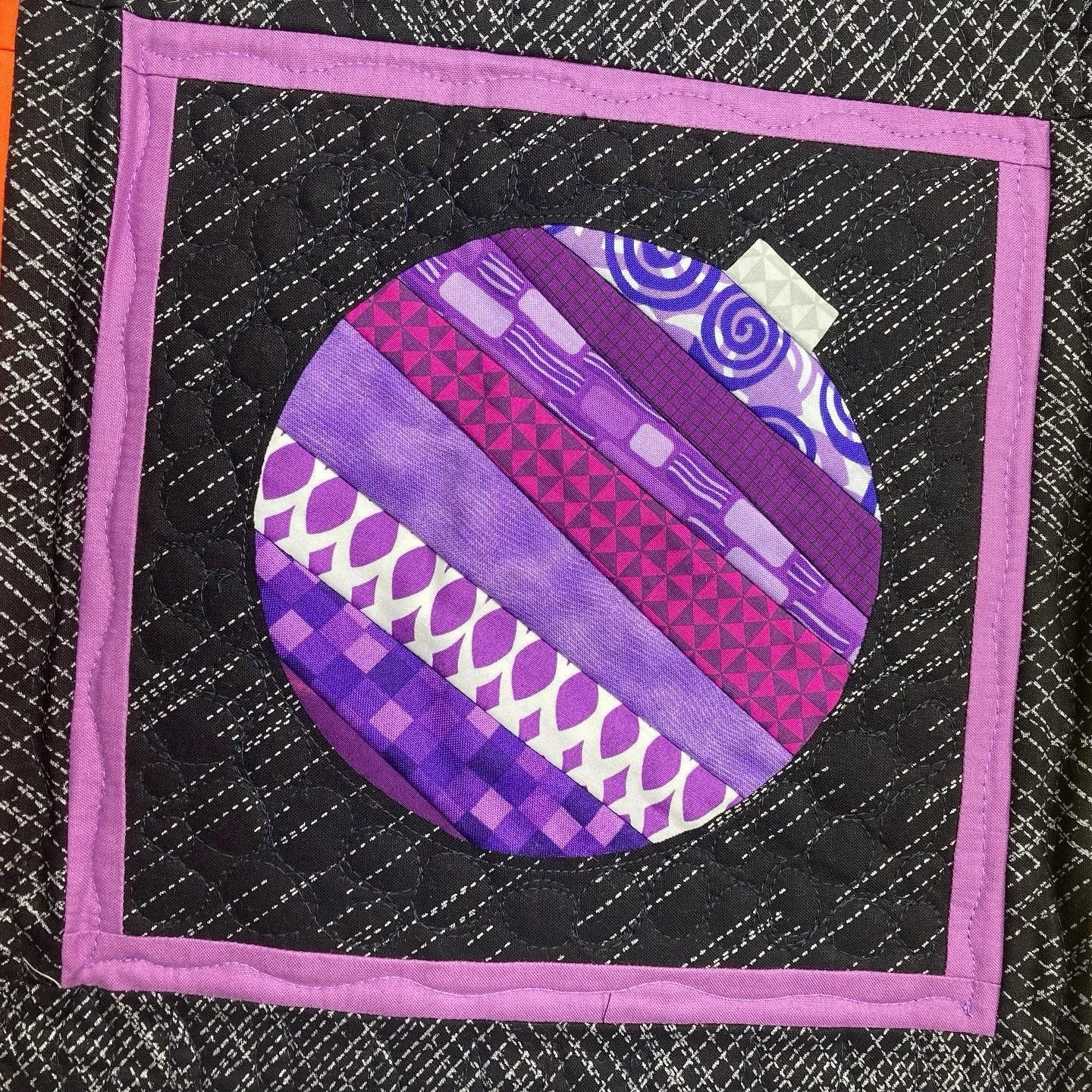 We&rsquo;re decorating our tree this weekend! 
Not with these ornaments though - these are blocks from my Strippy Improv Holiday pattern. The best thing about ornament blocks? Pick your own color scheme! Use the link in my bio to find the pattern.
#s