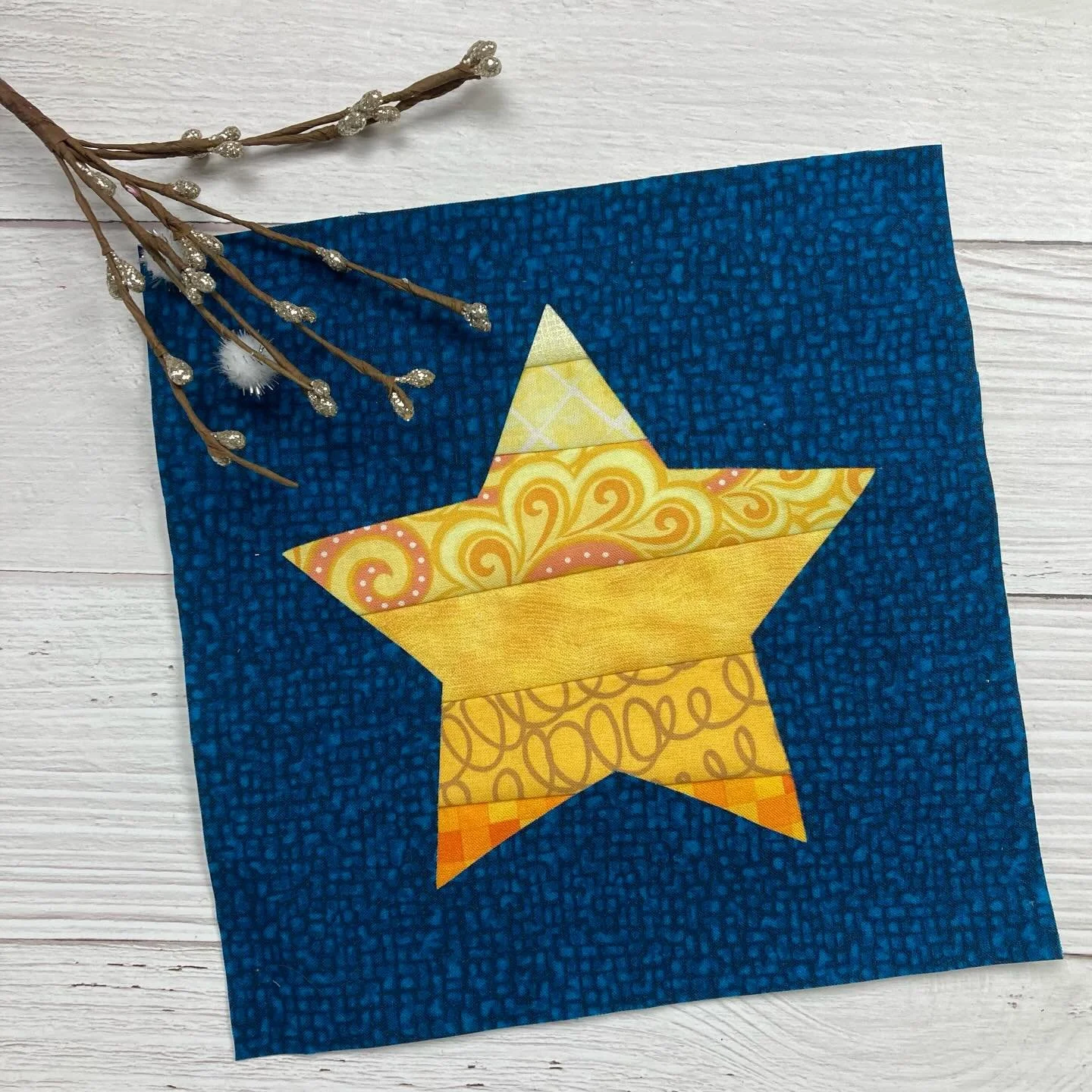 Strippy Improv Holiday Day 3: Let&rsquo;s talk strip color! 
Your blocks will look very different depending on if you choose a single color palette (yellow star and purple ornament) or if you choose contrasting colors (red/white star and red/green or