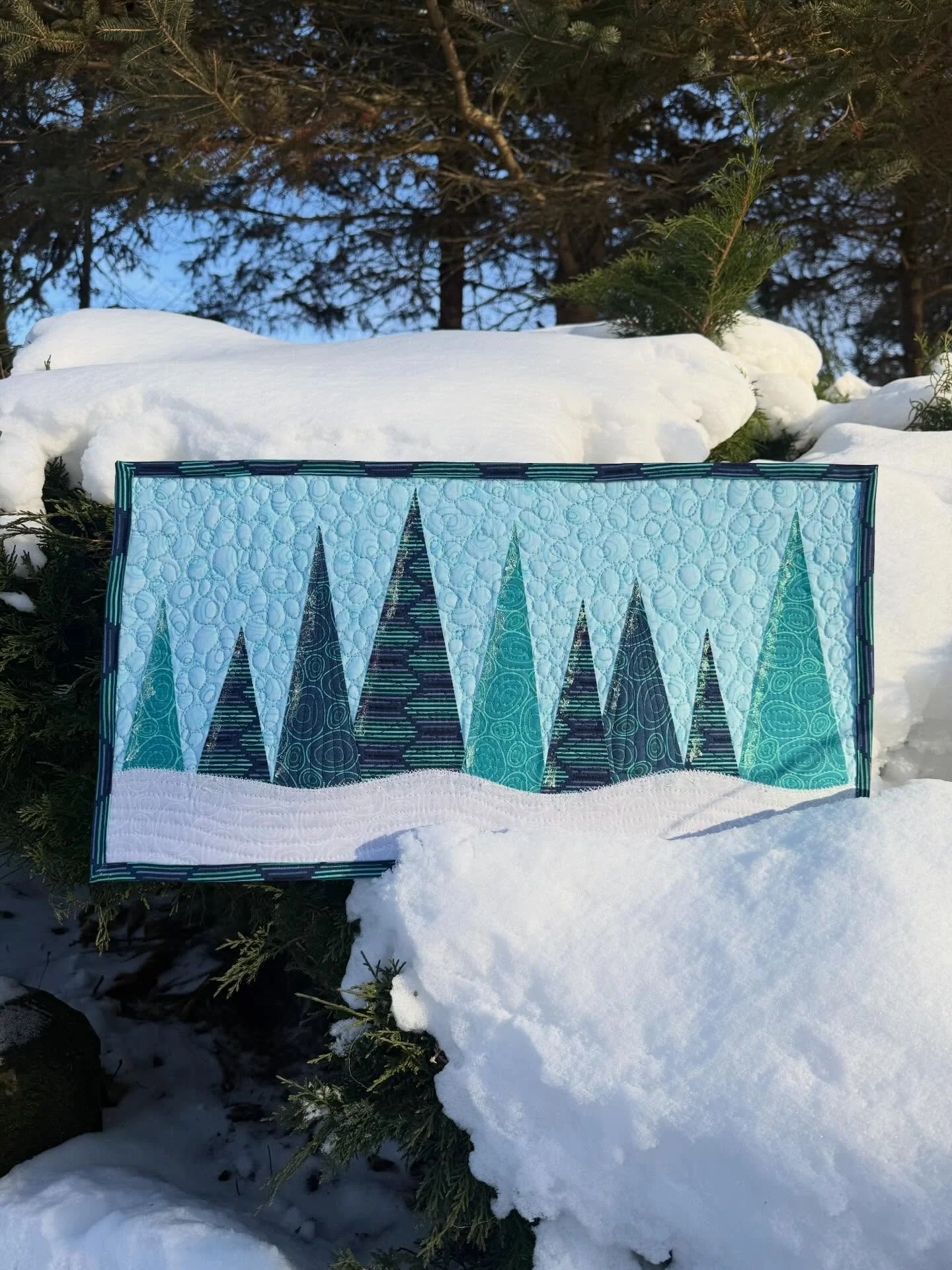 Is winter better when it&rsquo;s pretty? 
I think so! There&rsquo;s nothing like fresh, untouched snow right after a snowstorm. 
I designed this Winter Pines quilt to celebrate the beauty of winter. It&rsquo;s an easy appliqu&eacute; project made usi