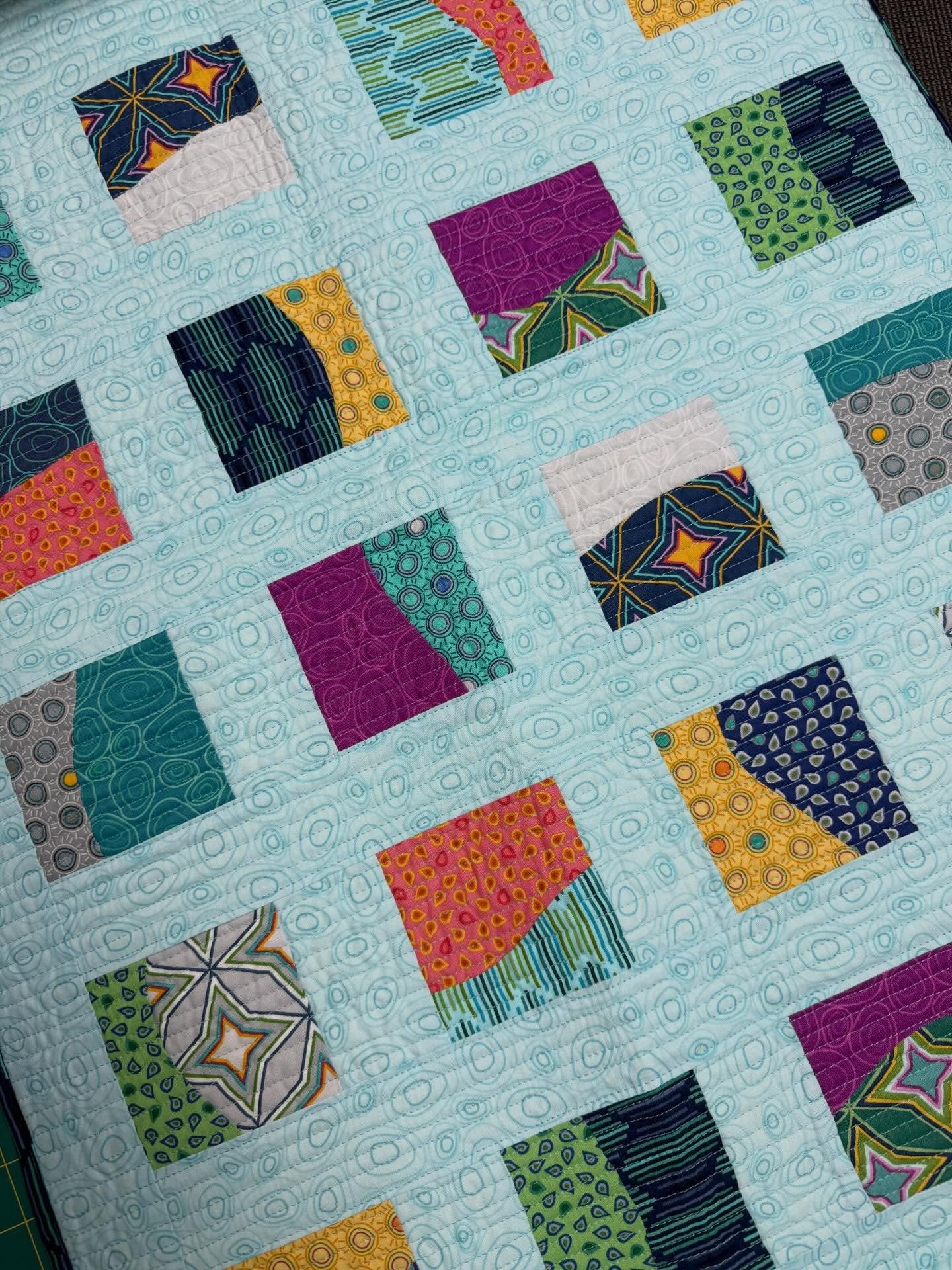 Today was the Swatch and Learn live event for @benartex_fabrics Fat Quarterly newsletter subscribers.
The issue features my Nature Unfiltered fabric , an interview with me, and two projects created using the fabric. 
Here&rsquo;s my Improv Boxes quil