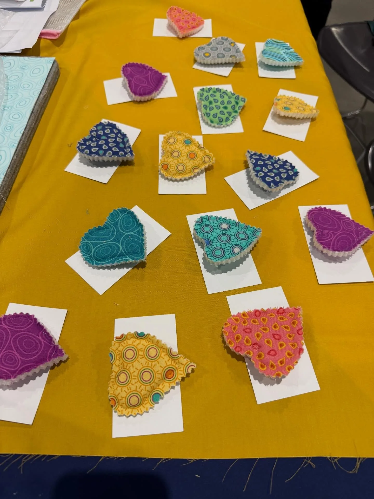 If you&rsquo;re at QuiltCon, stop by the Benartex booth (607) at 11 Friday and 1 on Saturday for my demo! I will have these hearts to give out (made with Nature Unfiltered fabric and @thermoweb &lsquo;s new VersaFoam), plus patterns and my new lighth