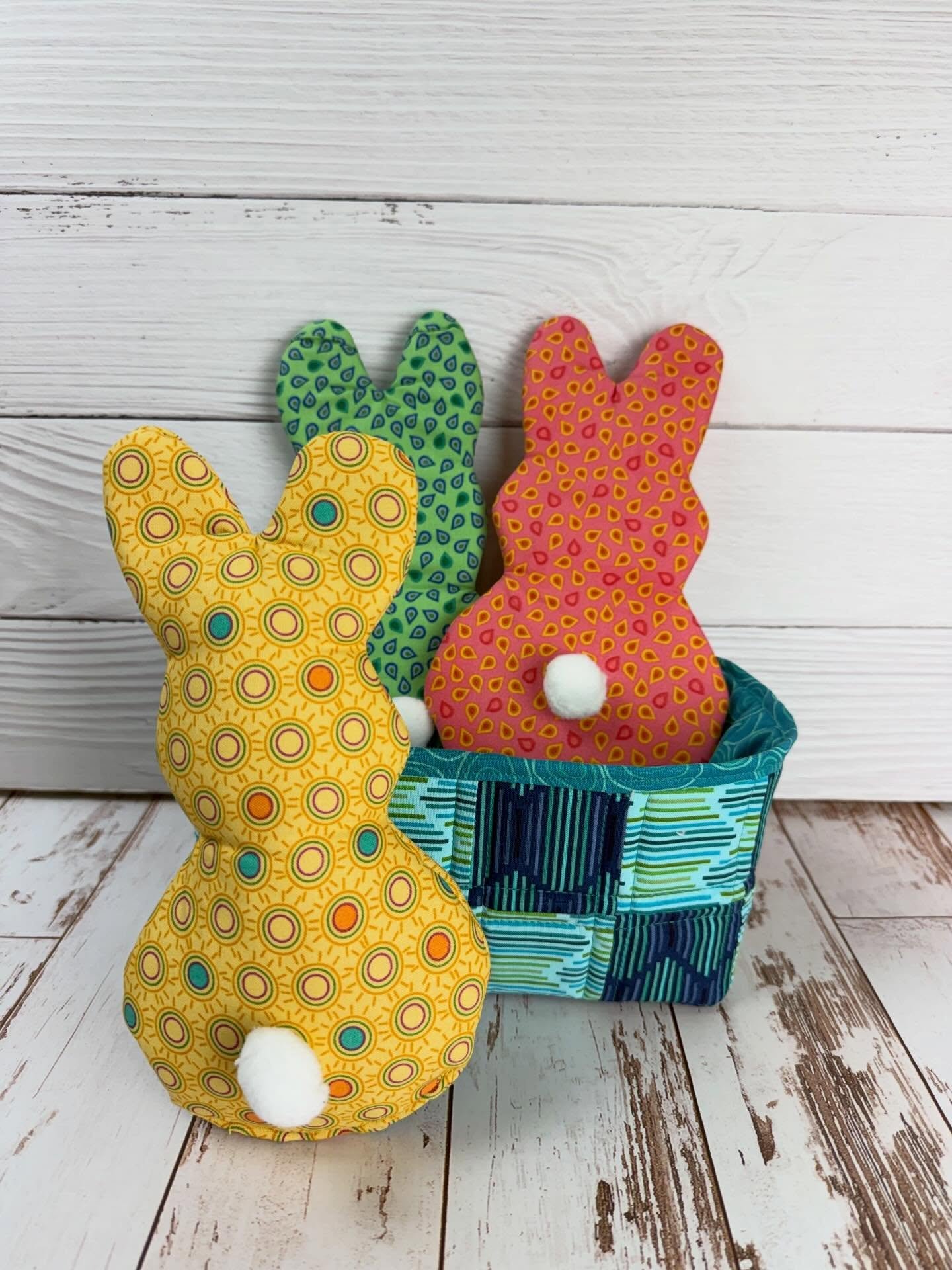 I&rsquo;ve got two tutorials to share with you today: bunnies and baskets! 

Over on the @thermoweb blog, I&rsquo;m making Bunny Buddies - cute stuffed bunny shapes with pom-pom tails. 
On my YouTube channel, I&rsquo;m making a fabric basket using my