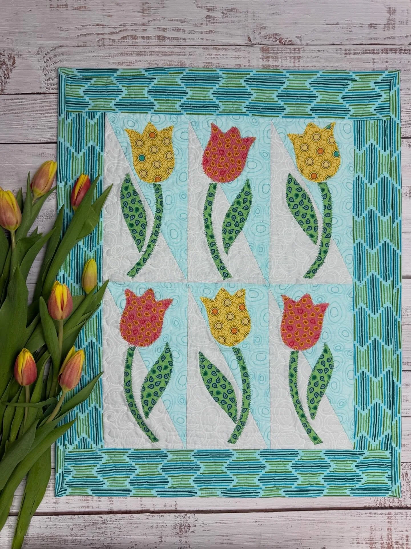 Ready to make some tulips? Gotta love it when my Nature Unfiltered fabric tulips match actual blooms! 😁
Join me tonight in the @thermoweb Craft Room on Facebook for this Tulip Twist tutorial! 
#tulipquilt #rawedgeapplique #heatbondlite #natureunfilt