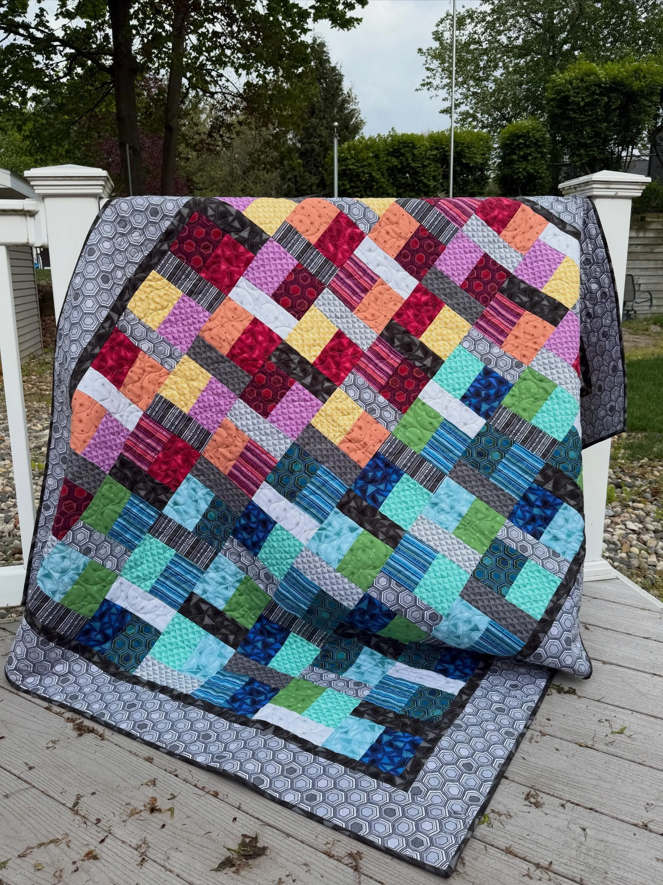 First Refresh fabric collection finish - this is Pixel Pop! Fresh off the long arm - check out the closeup of the machine quilting - it&rsquo;s called Lava Lamp. I love the warm/cool scrappiness of this quilt! 
Expertly and kindly pieced, quilted and