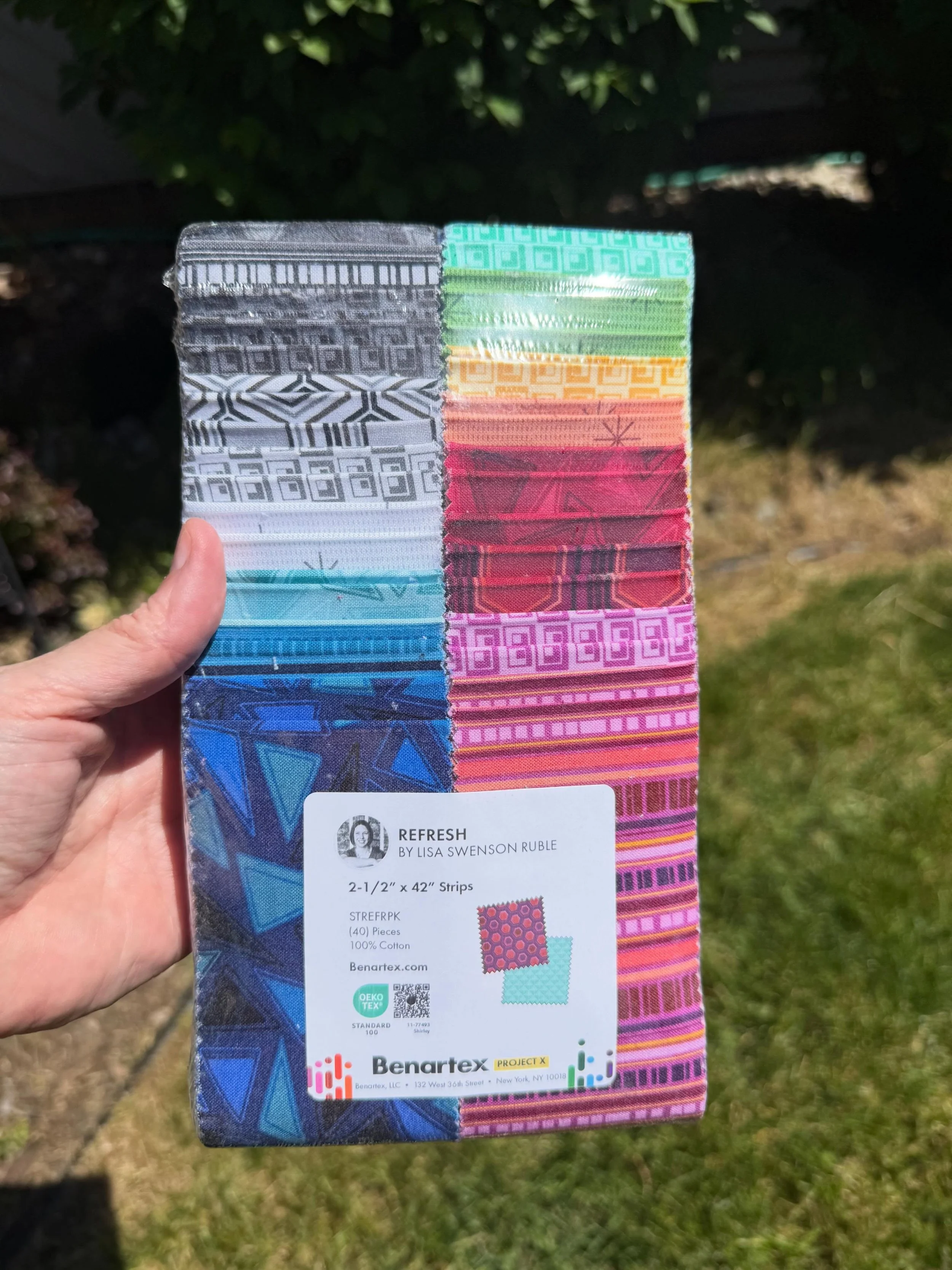 👀what just arrived!!!!
Time to start piecing Cabin View with my Refresh precuts! 
#refreshfabric #cabinviewquilt #precutfriendly #weekendsewing