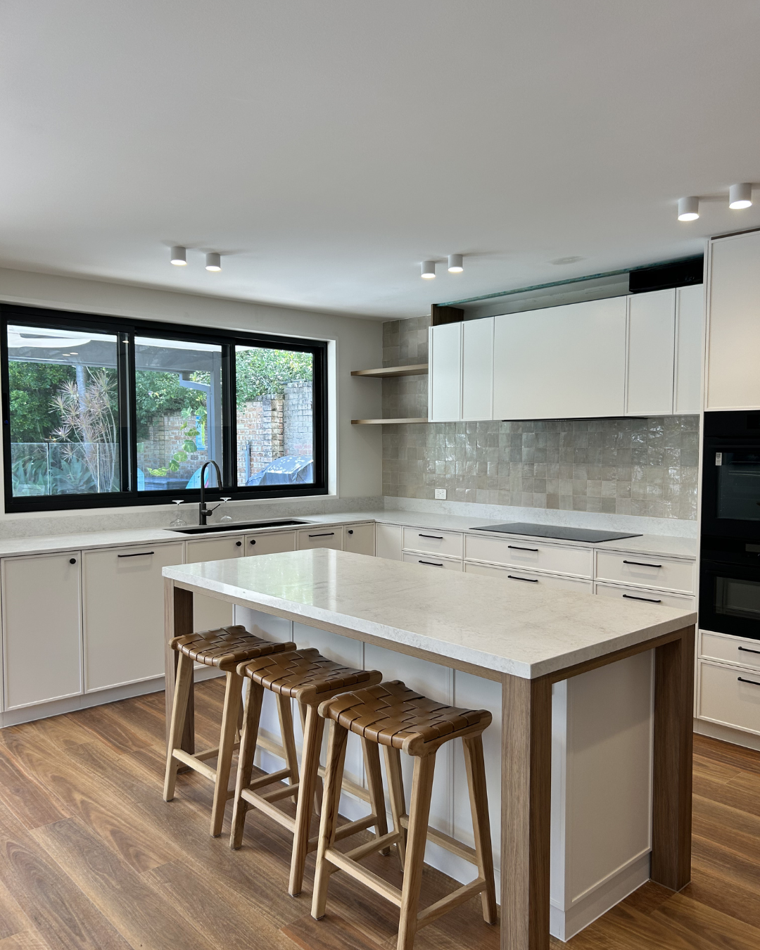 Grays Pont Road, Grays Point