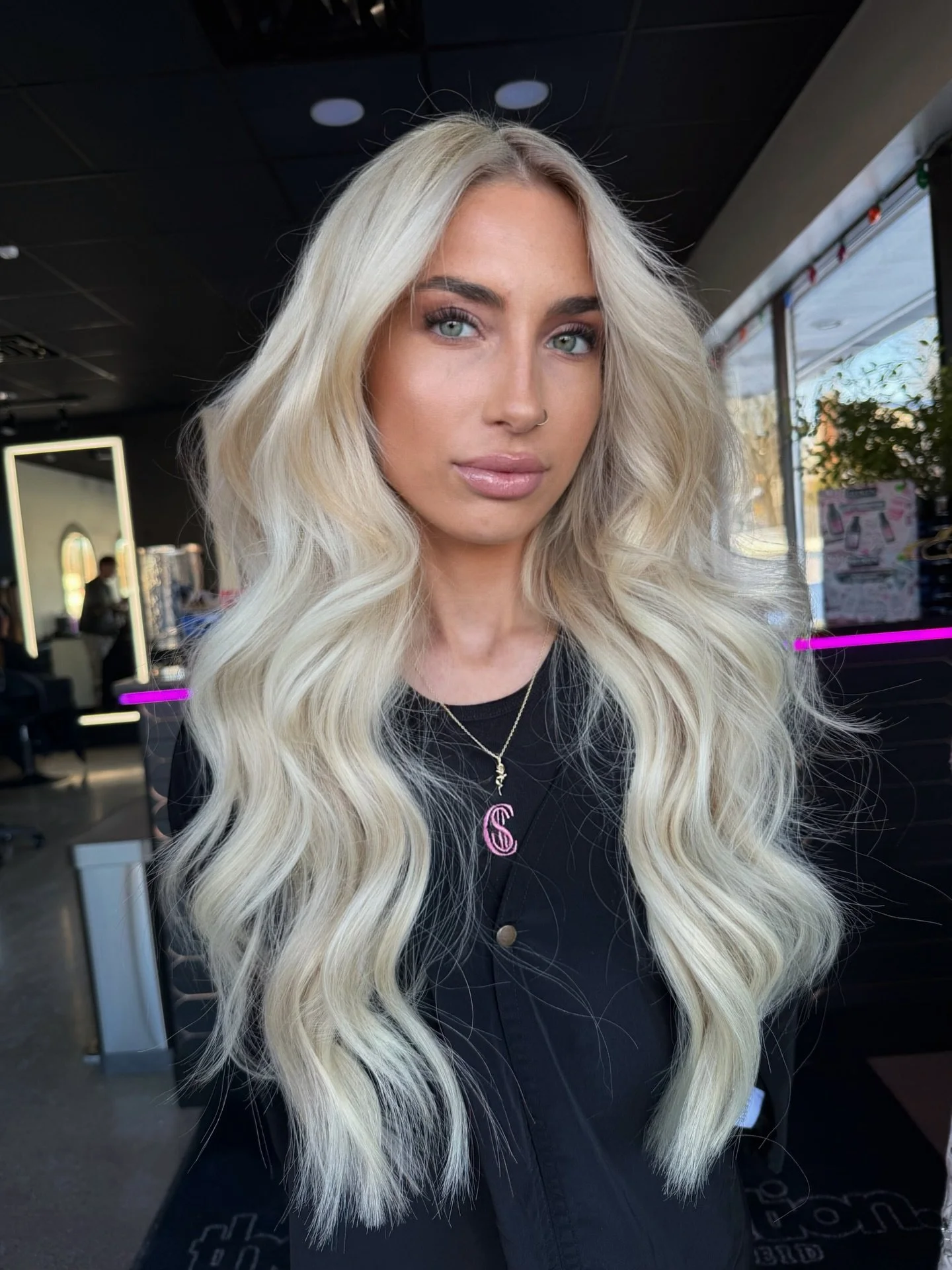 Sometimes all a girl really needs is two rows of @harperellishairco 🤍
This entire transformation was created by Tyler using 24&rdquo; Elite Wefts in Natalie, Cali + Ice.

#LuxuryBlonde
#BlondeSpecialist
#HealthyBlonde
#NorthvilleMI
TheTylerCollectio