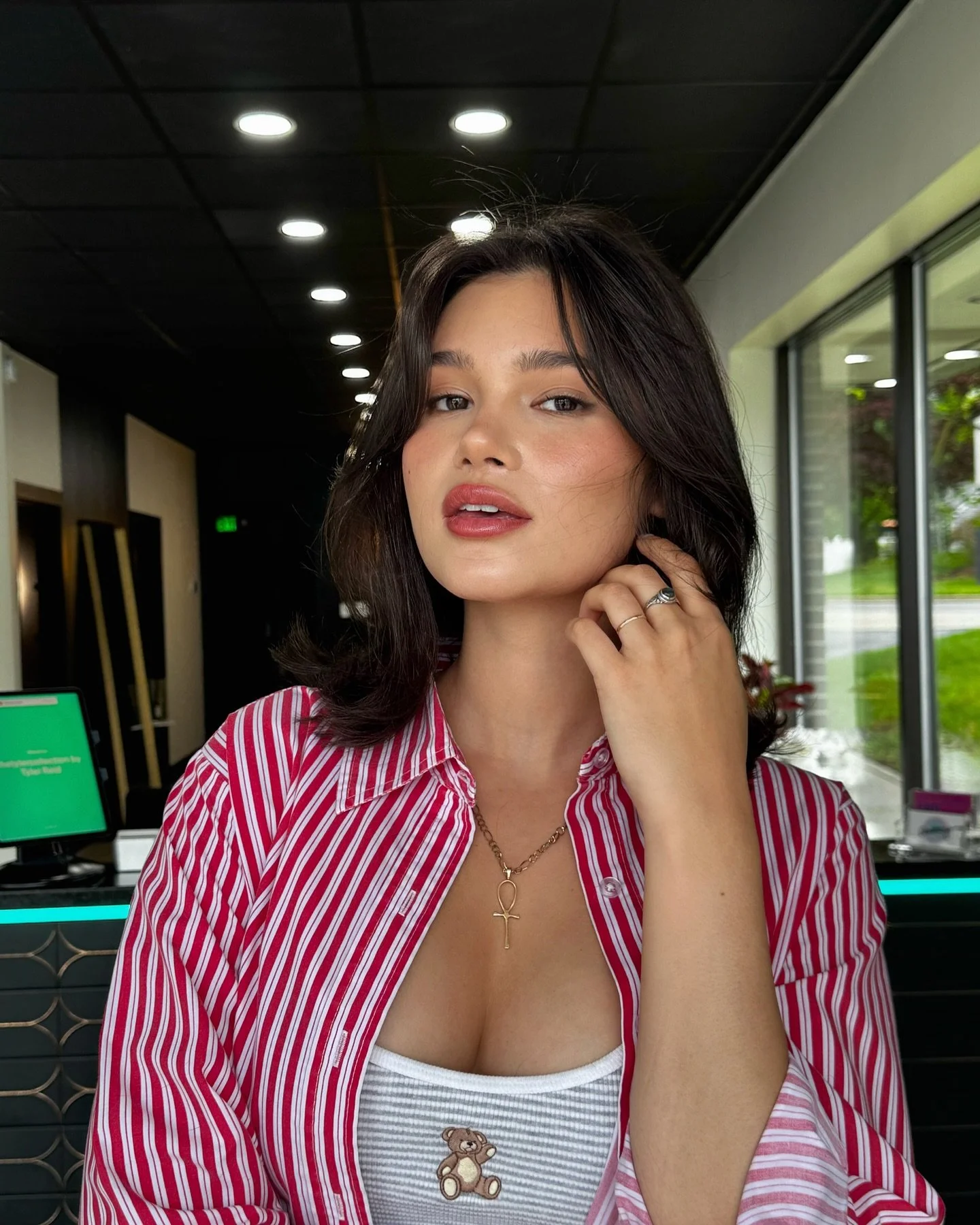 If your last haircut felt &ldquo;meh&rdquo; this your sign to book with @erin.scissor.hands 🤞🏼

thetylercollection.com
Text 248.938.4194 to book! 

#womenshaircuts #layeredhaircut #faceframecut #northvillesalon #thetylercollectionbytylerreid #michi