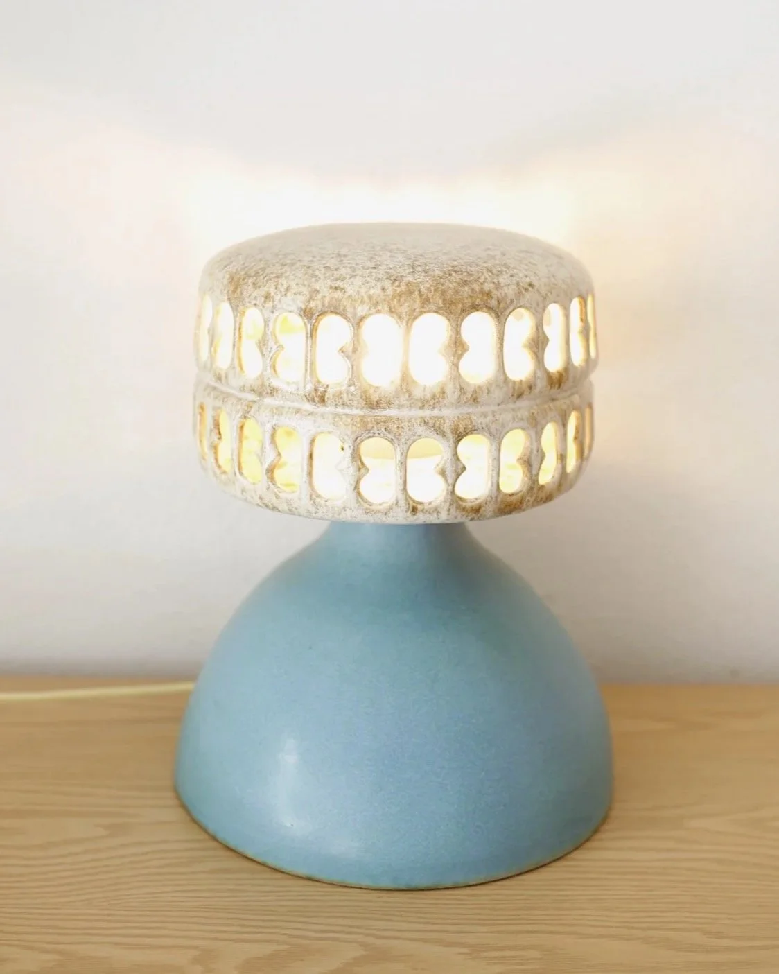 Shoulder width Apart Lamp III