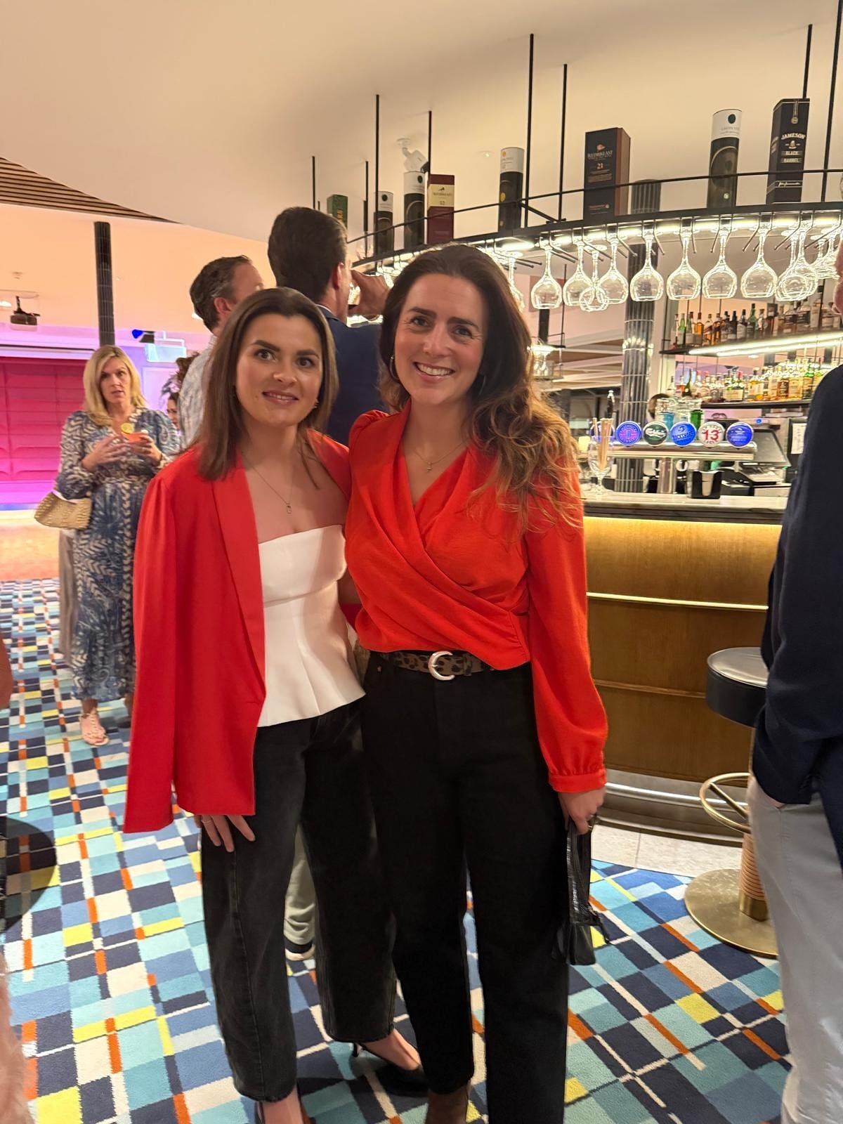 Summer recap and the stuff we don&rsquo;t post in real time ✨

🌿My little twin sister 😉 @graceykelly_ 
🌿@if_endurance_ire making me feel alive &amp; well these days ! 
🌿running by the ocean = happiness 
🌿recipe testing
🌿a favourite @host.restau