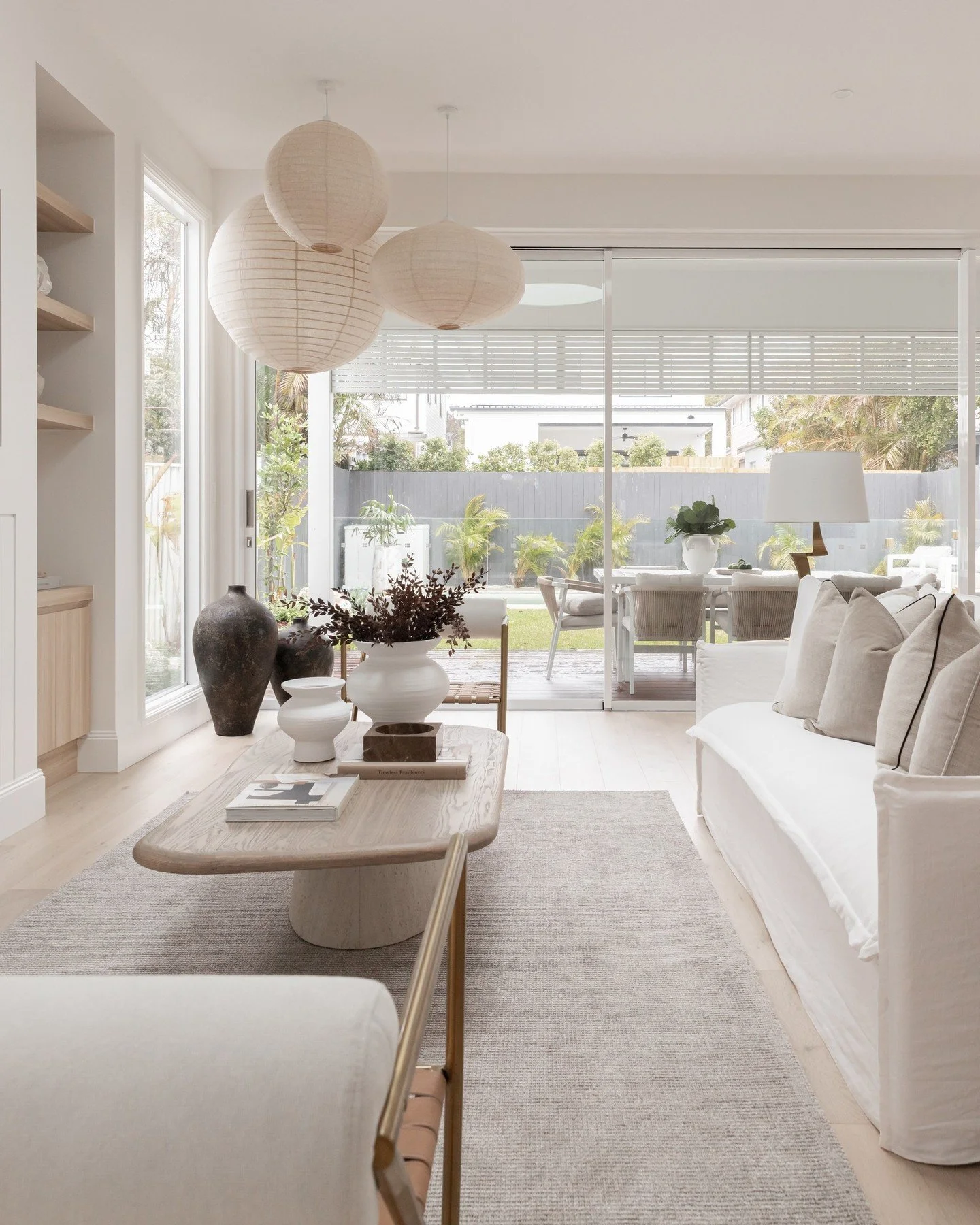 Elevated coastal luxury for this Collaroy Plateau residence 🤍 

styled by. @mca_interiors