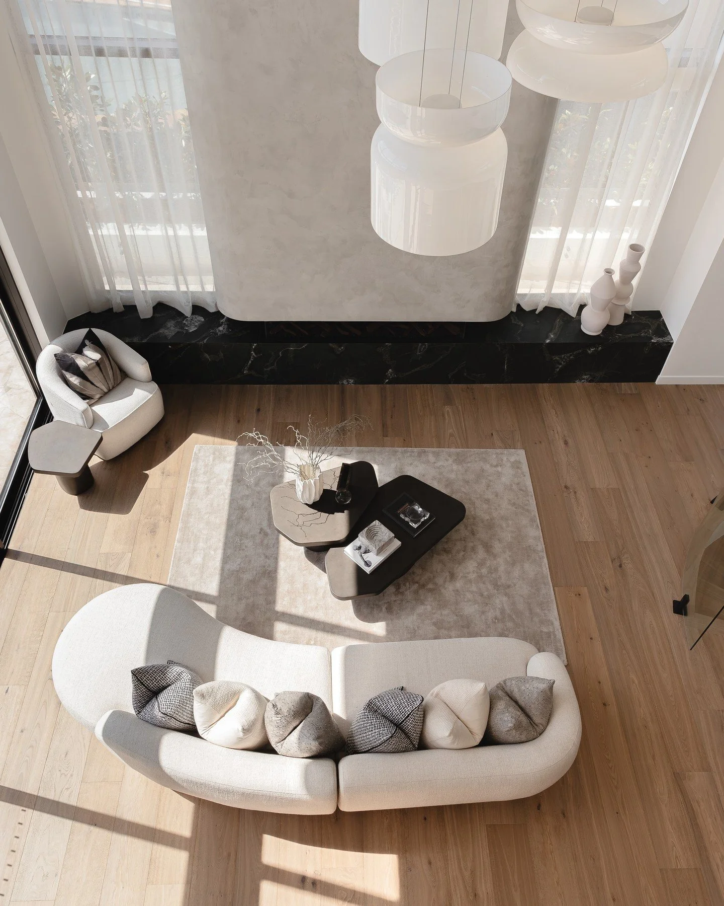 Designing a lifestyle, not just a space | Waterhouse, St Ives 

styled by. @mca_interiors 

#milliondollarlistingsydney #realestatesydney #interiordesign #sydneyrealestate #australianhomes