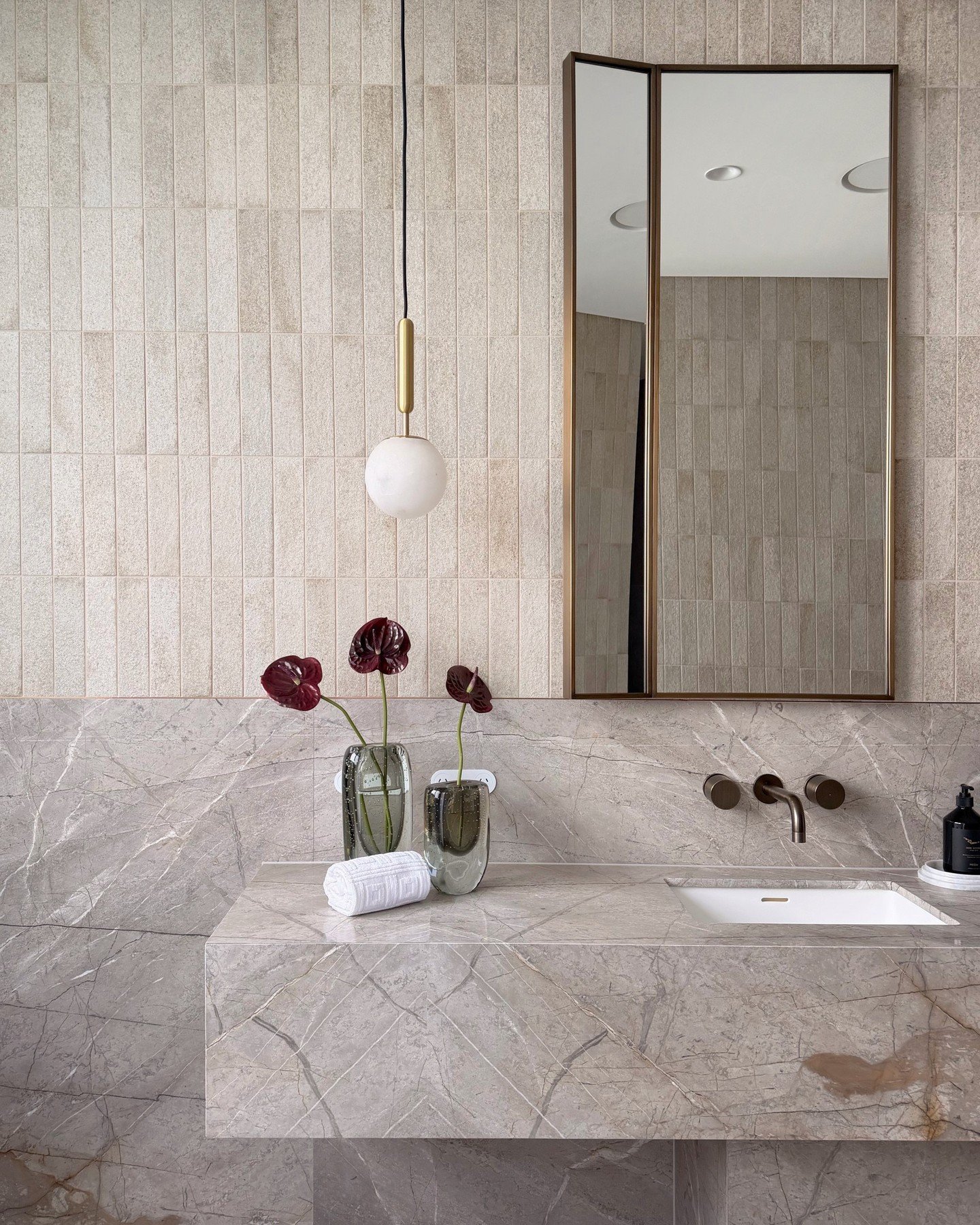 when every element is intentional, the overall result feels cohesive, refined &amp; ready for market 🤎

styled by. @mca_interiors 

#interiorstyling #milliondollarlistingsydney #sydneyrealestate #propertystyling #interiordesign