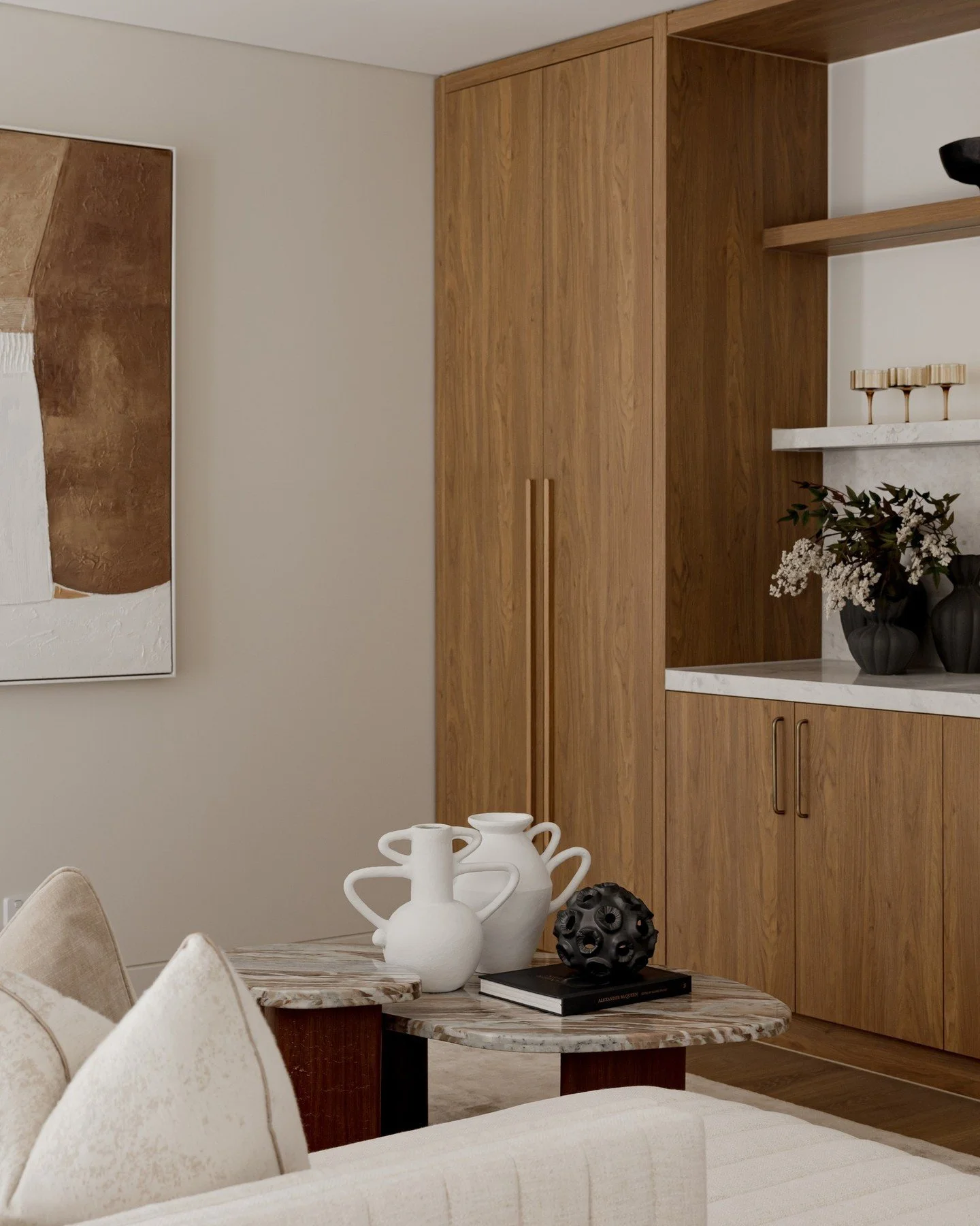 Warm tones, sculptural details &amp; a calm, considered palette creates a space that feels instantly like home 🤎 

styled by. @mca_interiors 

#propertystyling #sydneyrealestate #milliondollarlistingsydney #interiordesign #styletosell