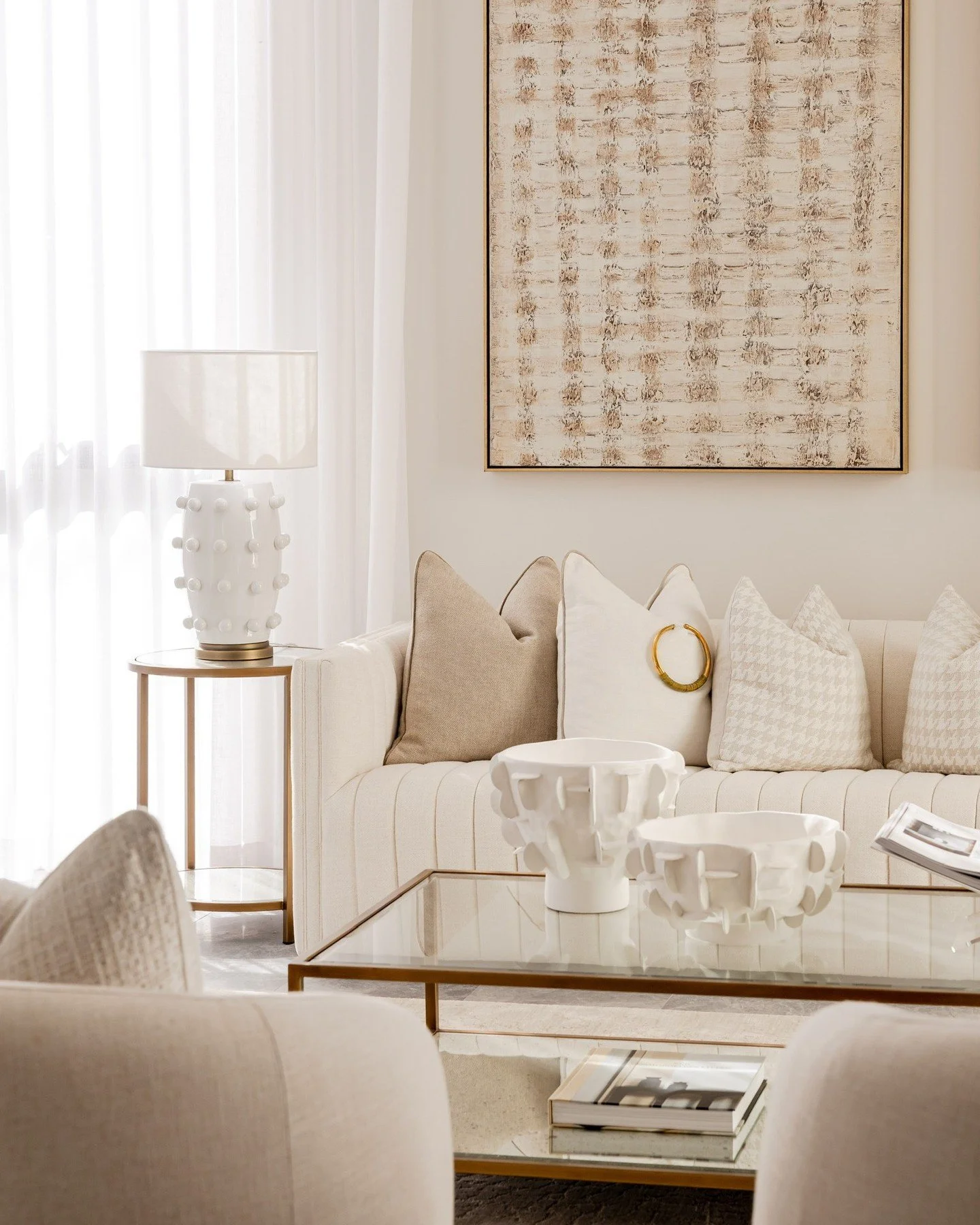 soft tones, strong presence. 

styled by. @mca_interiors
sold by. @laneandplace 
photography. @cegstudio